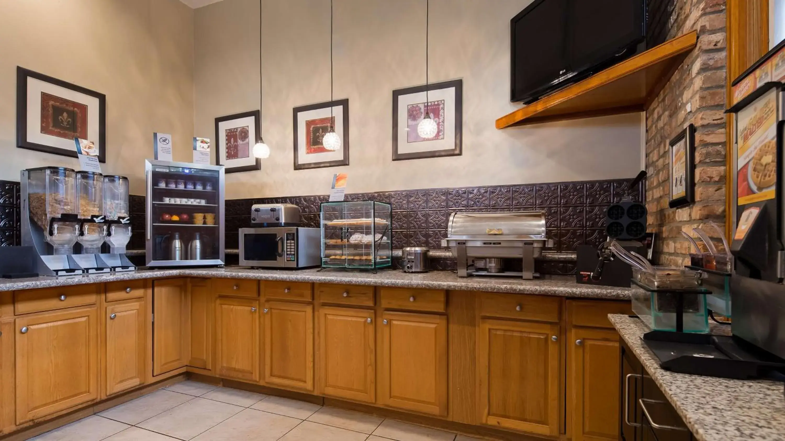Breakfast in SureStay Plus by Best Western Covington Breakfast in SureStay Plus by Best Western Covington