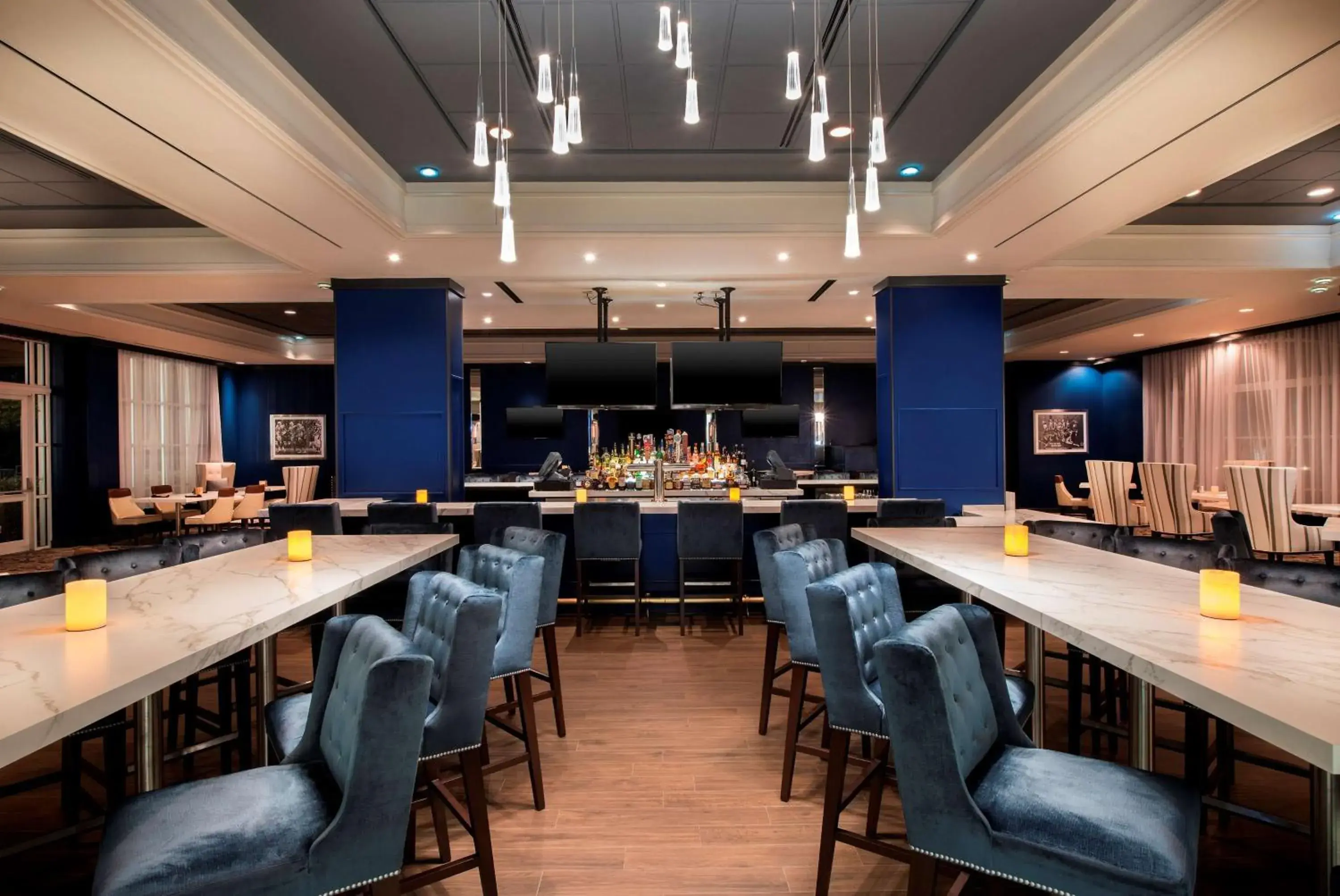 Lounge or bar in Hilton University of Florida Conference Center Gainesville Lounge or bar in Hilton University of Florida Conference Center Gainesville