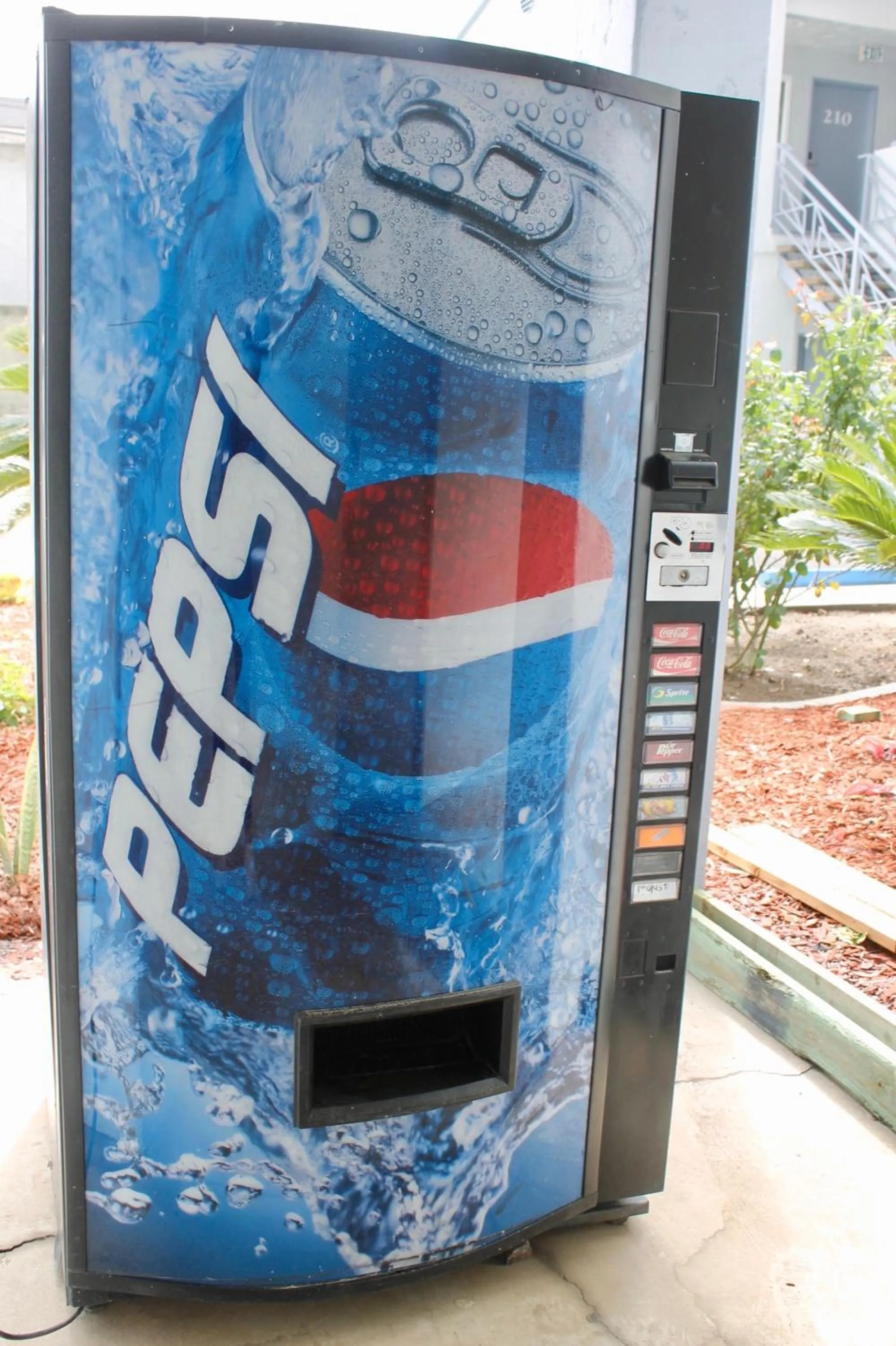 vending machine in Crescent Inn
