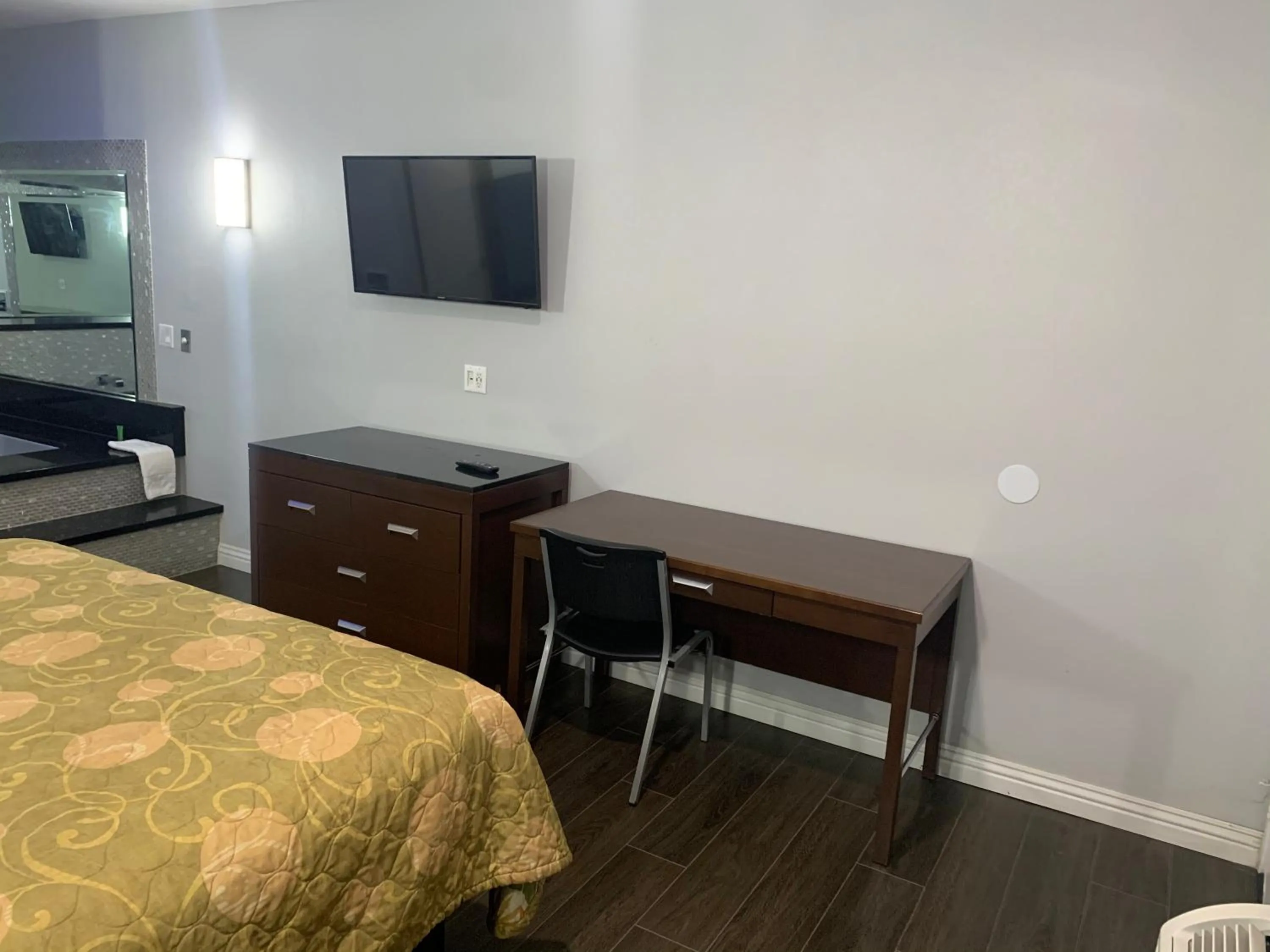 TV and multimedia, Bed in Crescent Inn