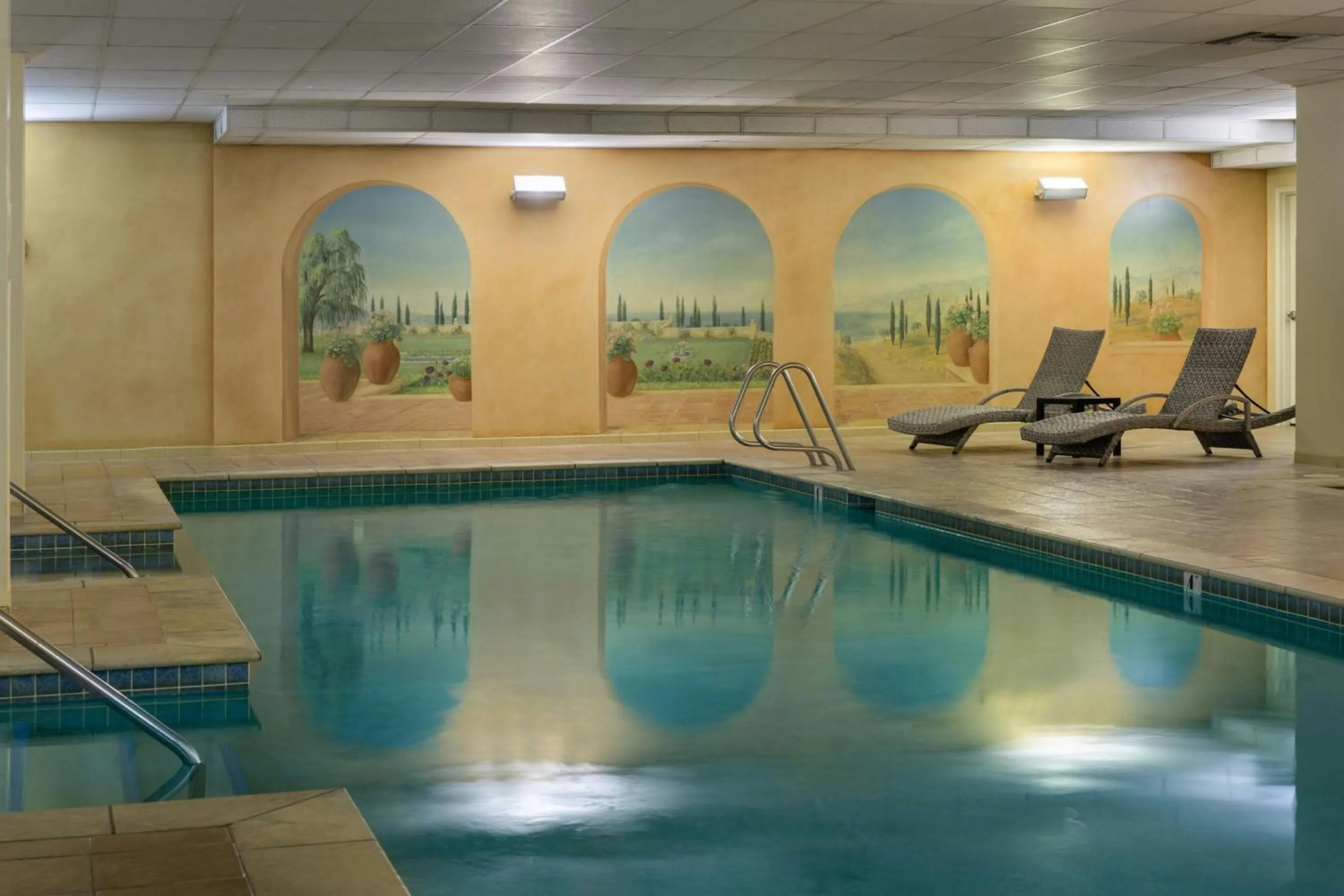 Swimming pool in Davenport Hotel, Autograph Collection