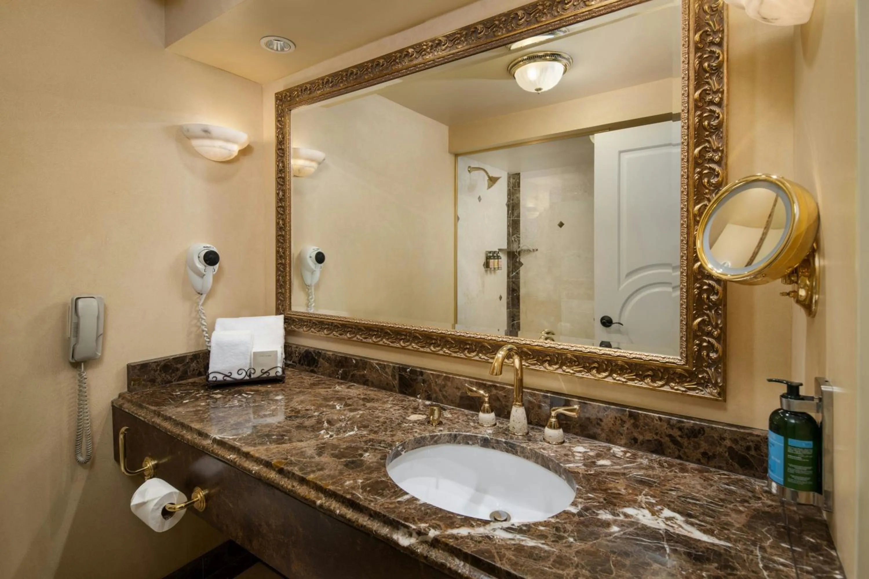 Bedroom in Davenport Hotel, Autograph Collection