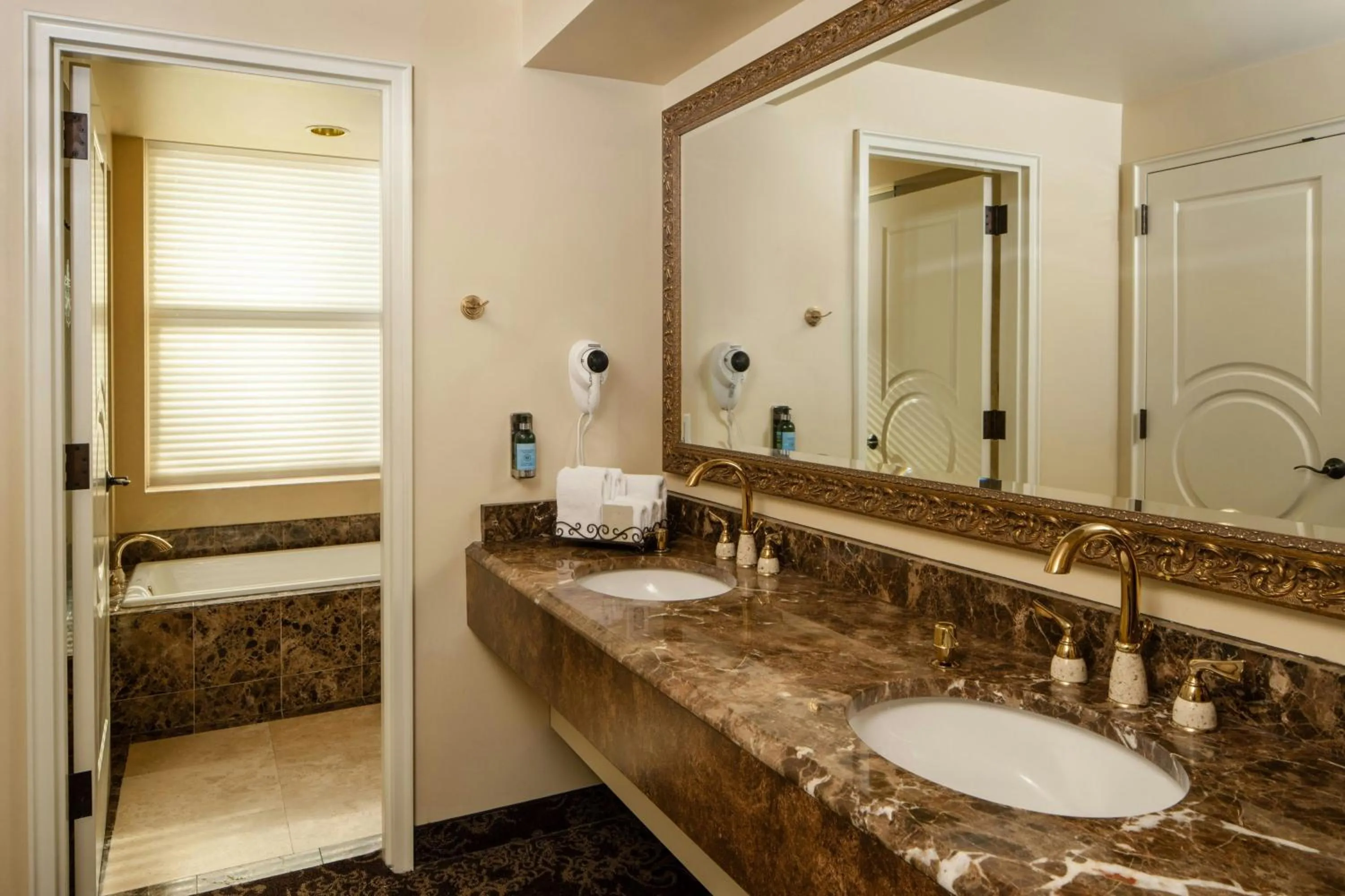Bedroom in Davenport Hotel, Autograph Collection