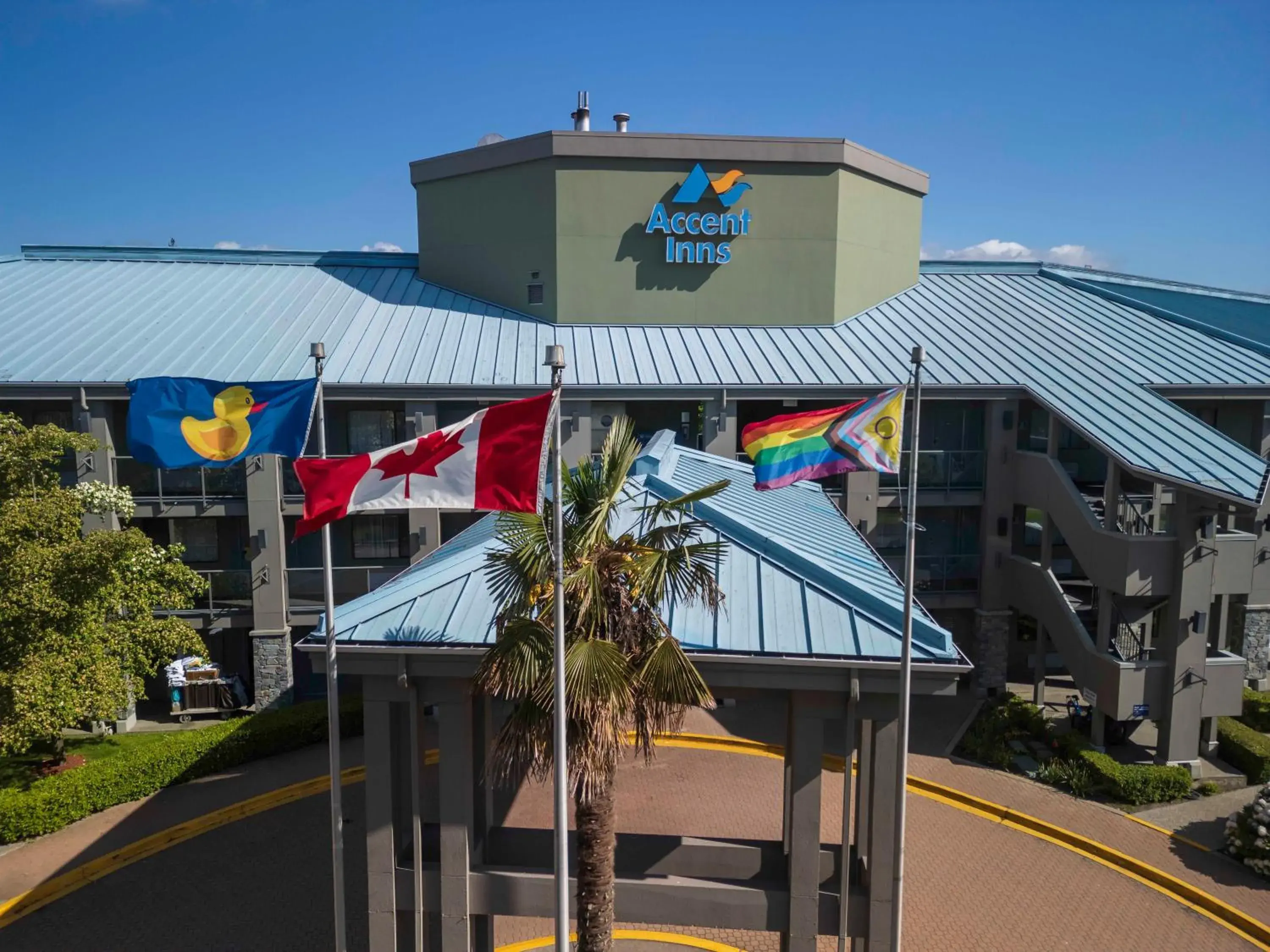 Property building in Accent Inns Burnaby Property building in Accent Inns Burnaby