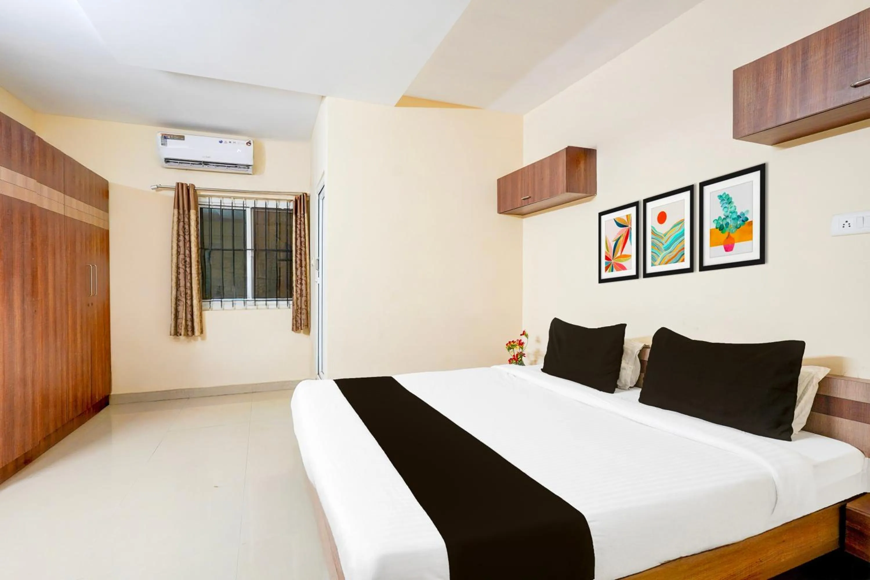 Bedroom, Bed in Super Hotel O Bellandur Bangalore