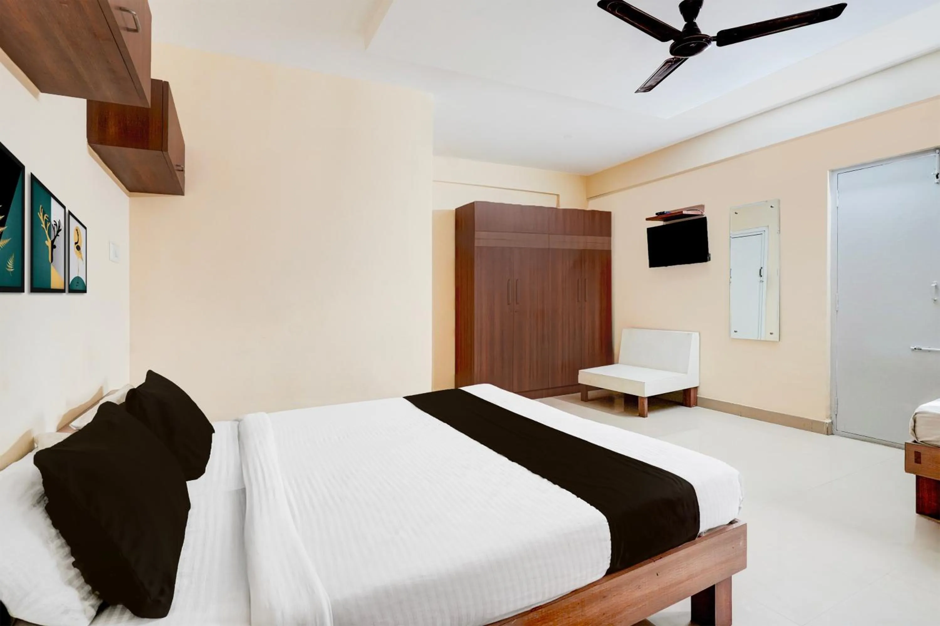 Bedroom, Bed in Super Hotel O Bellandur Bangalore