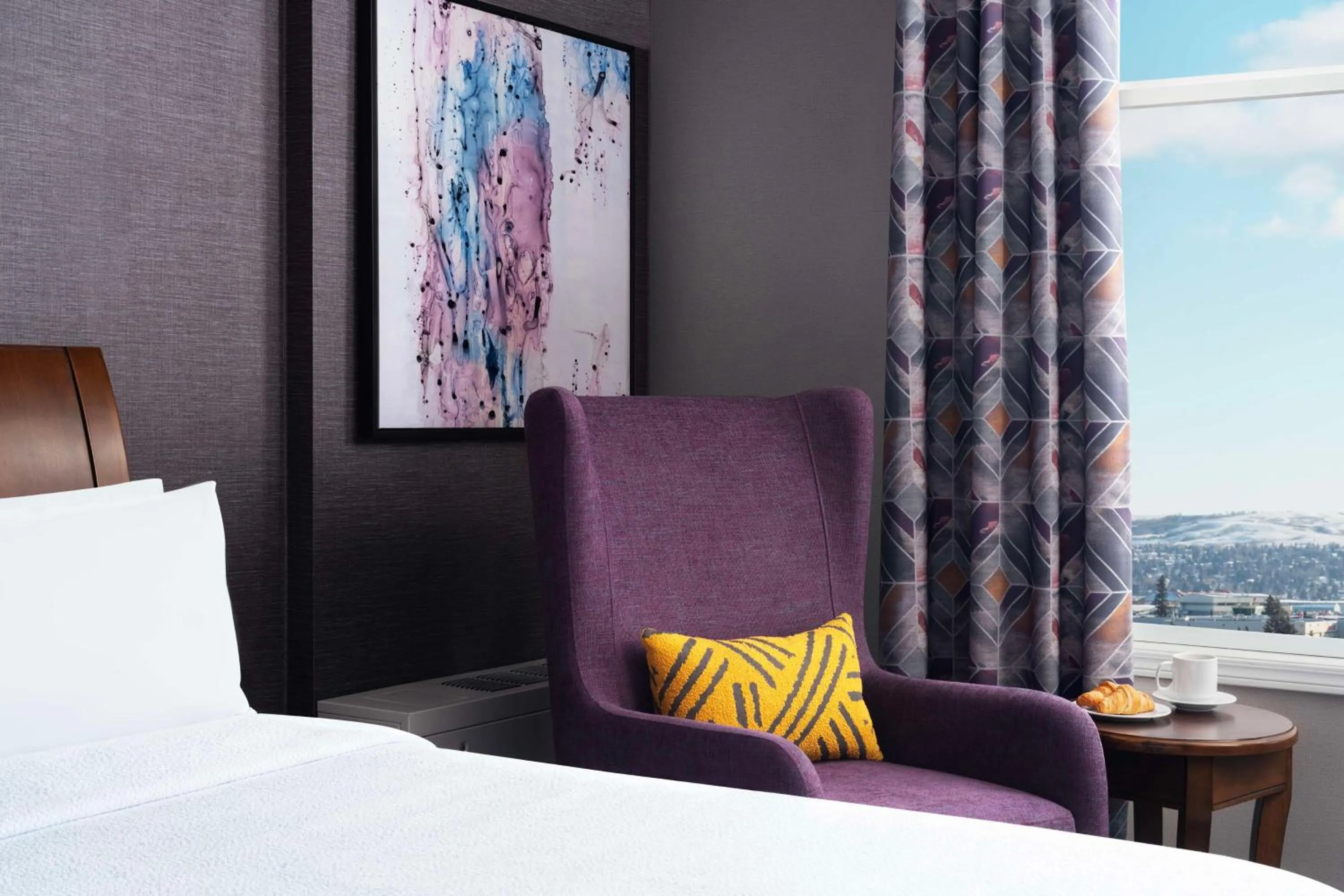 Bed in Hilton Garden Inn Calgary Airport