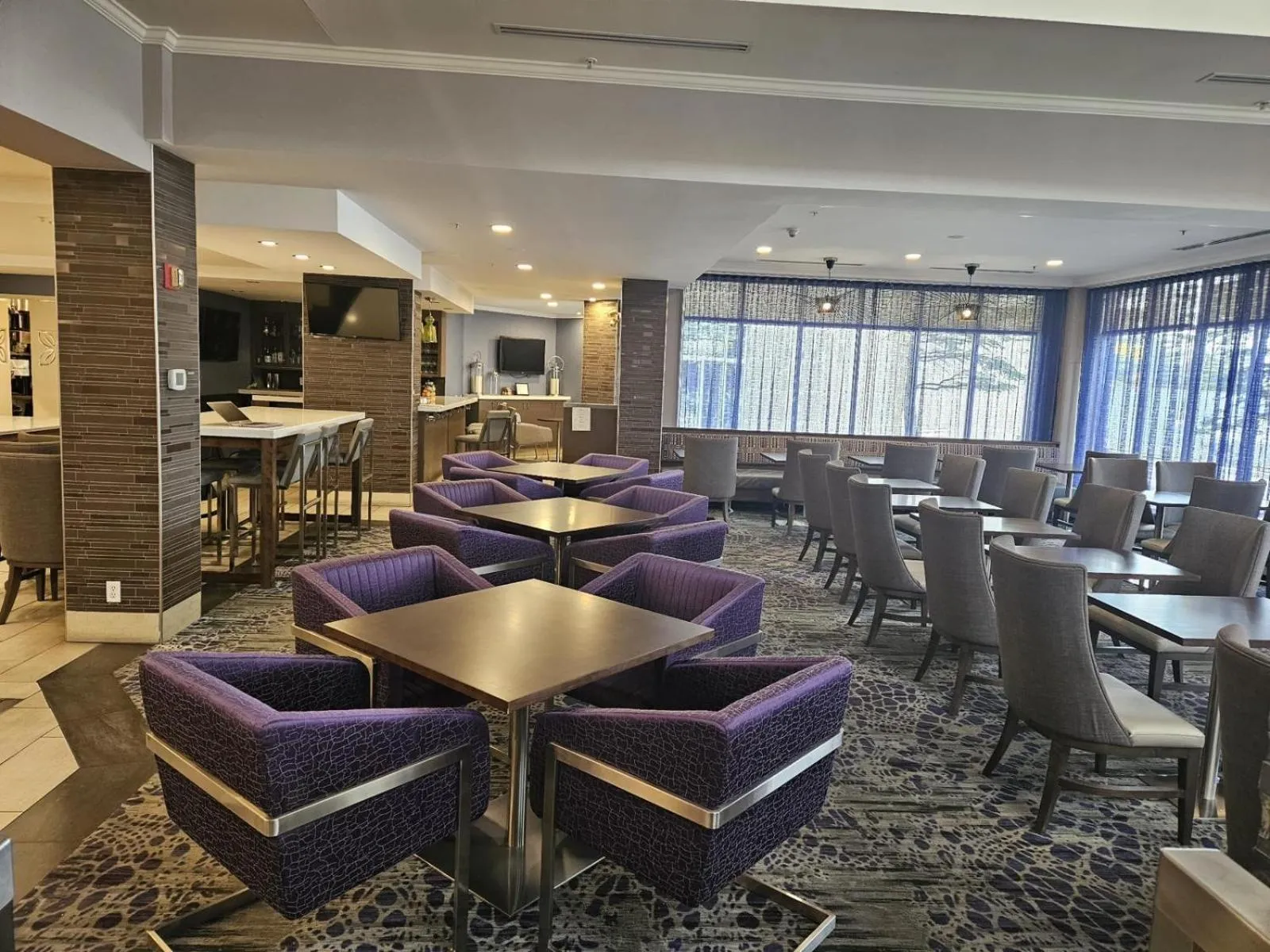 Restaurant/places to eat in Hilton Garden Inn Calgary Airport