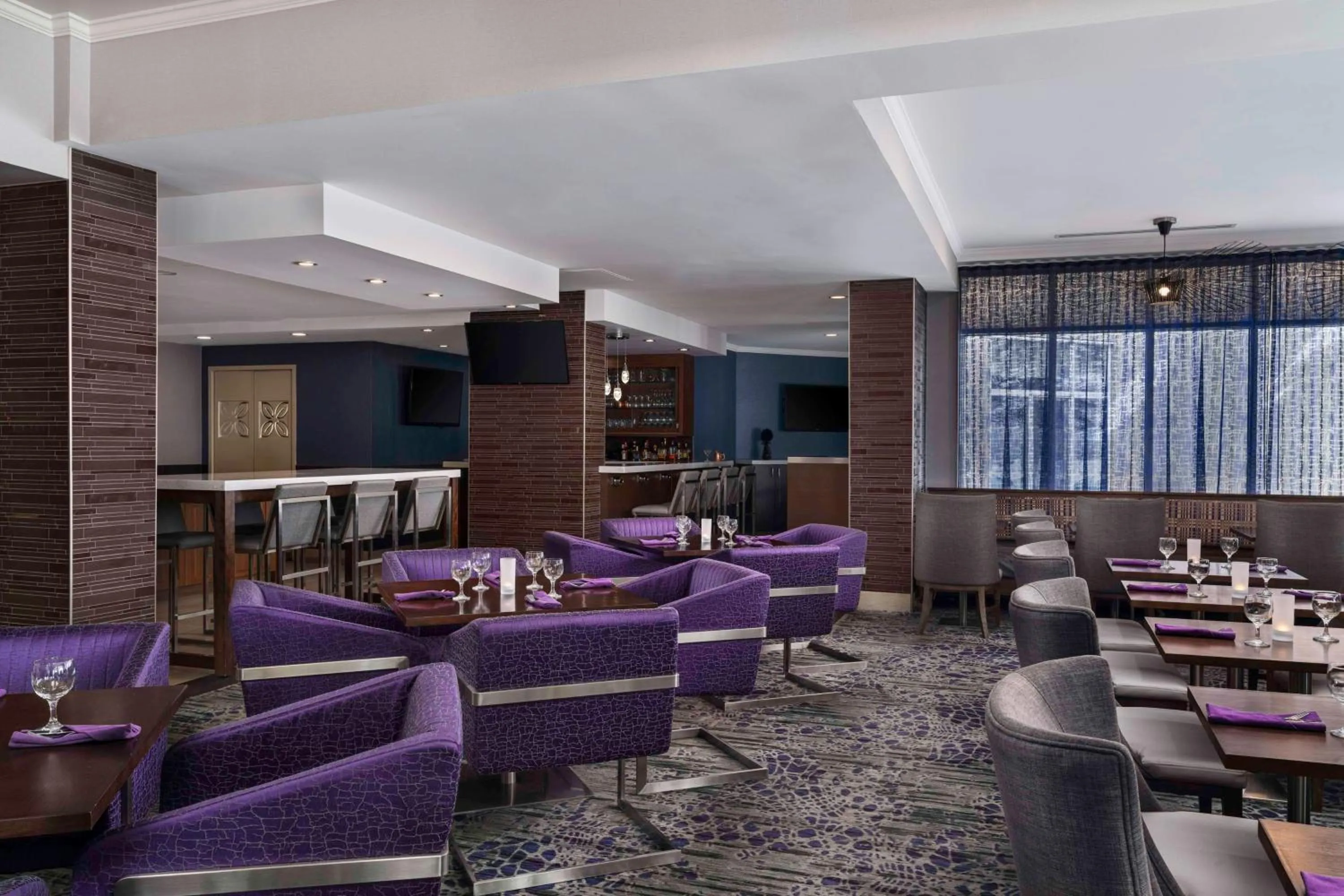 Lounge or bar in Hilton Garden Inn Calgary Airport