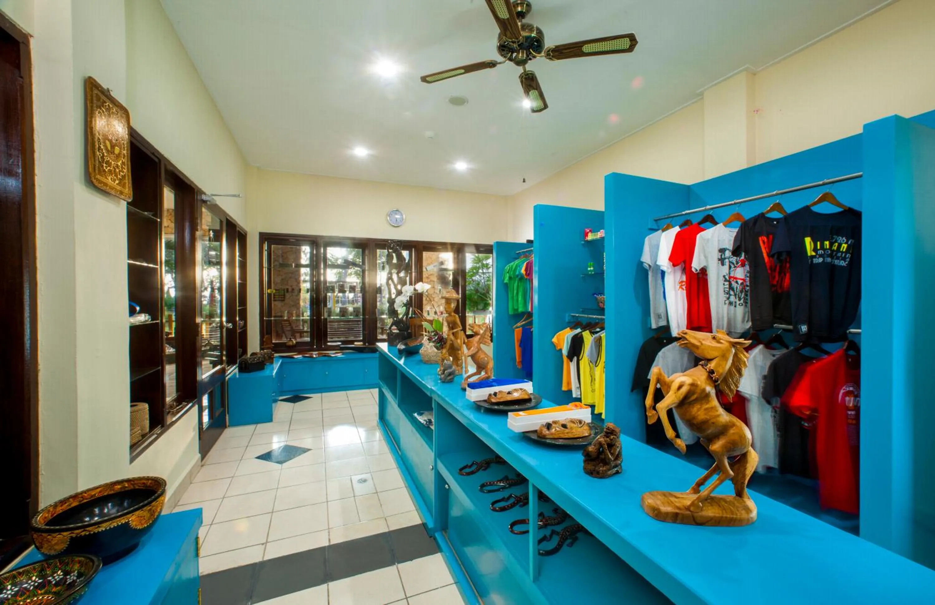 On-site shops in Mangsit Suites by Holiday Resort Lombok