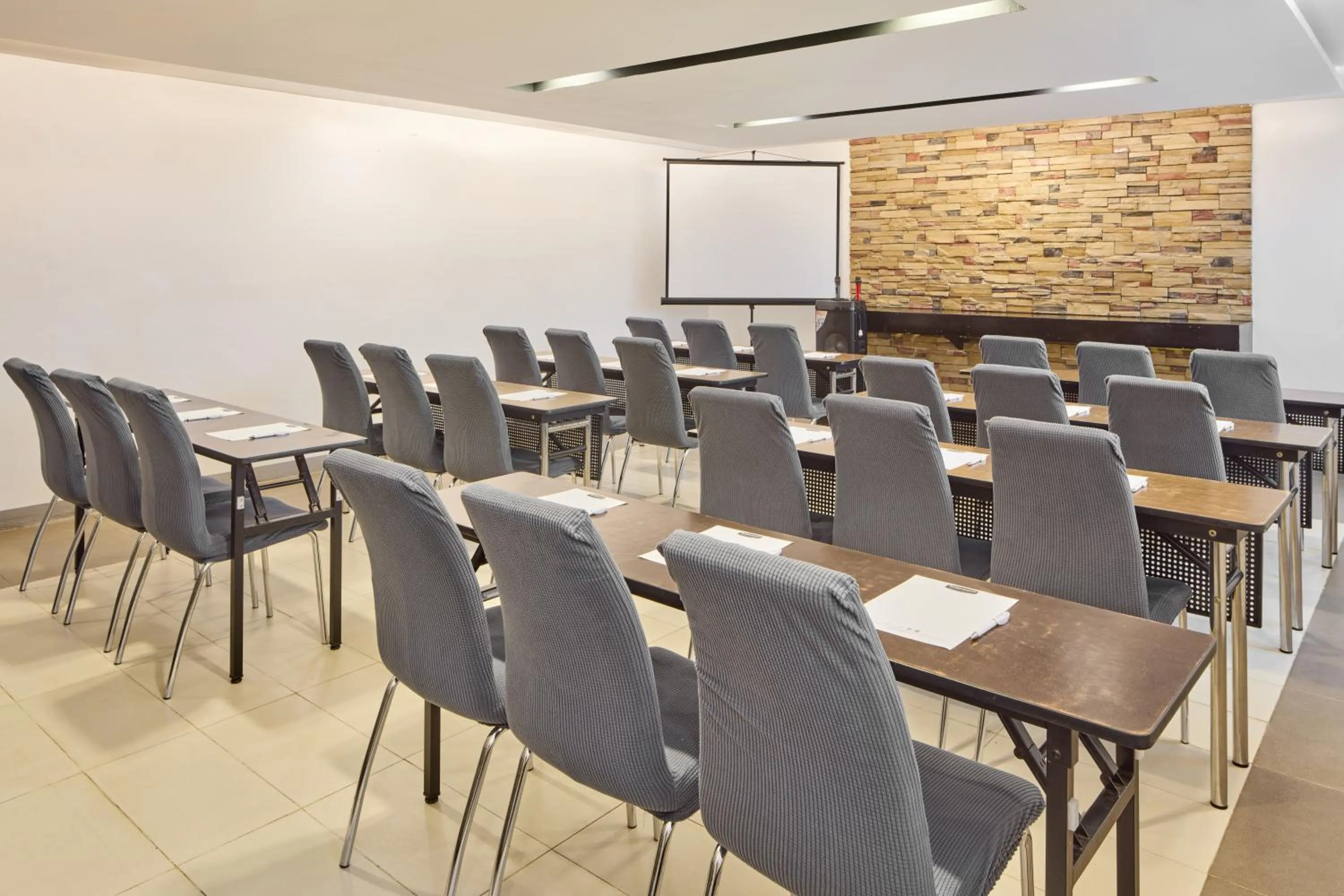 Meeting/conference room in Go Hotels Puerto Princesa