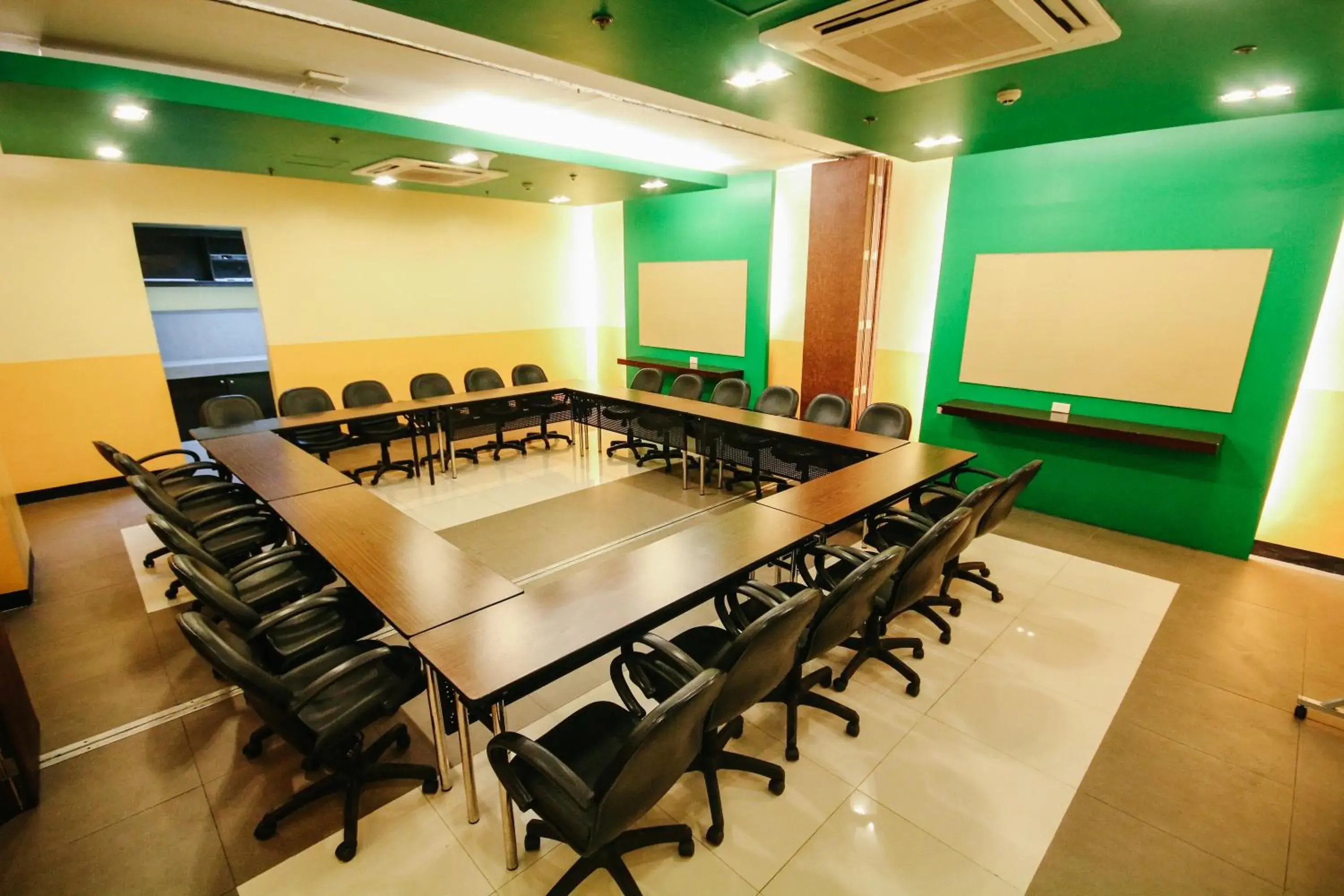 Property building in Go Hotels Tacloban Property building in Go Hotels Tacloban