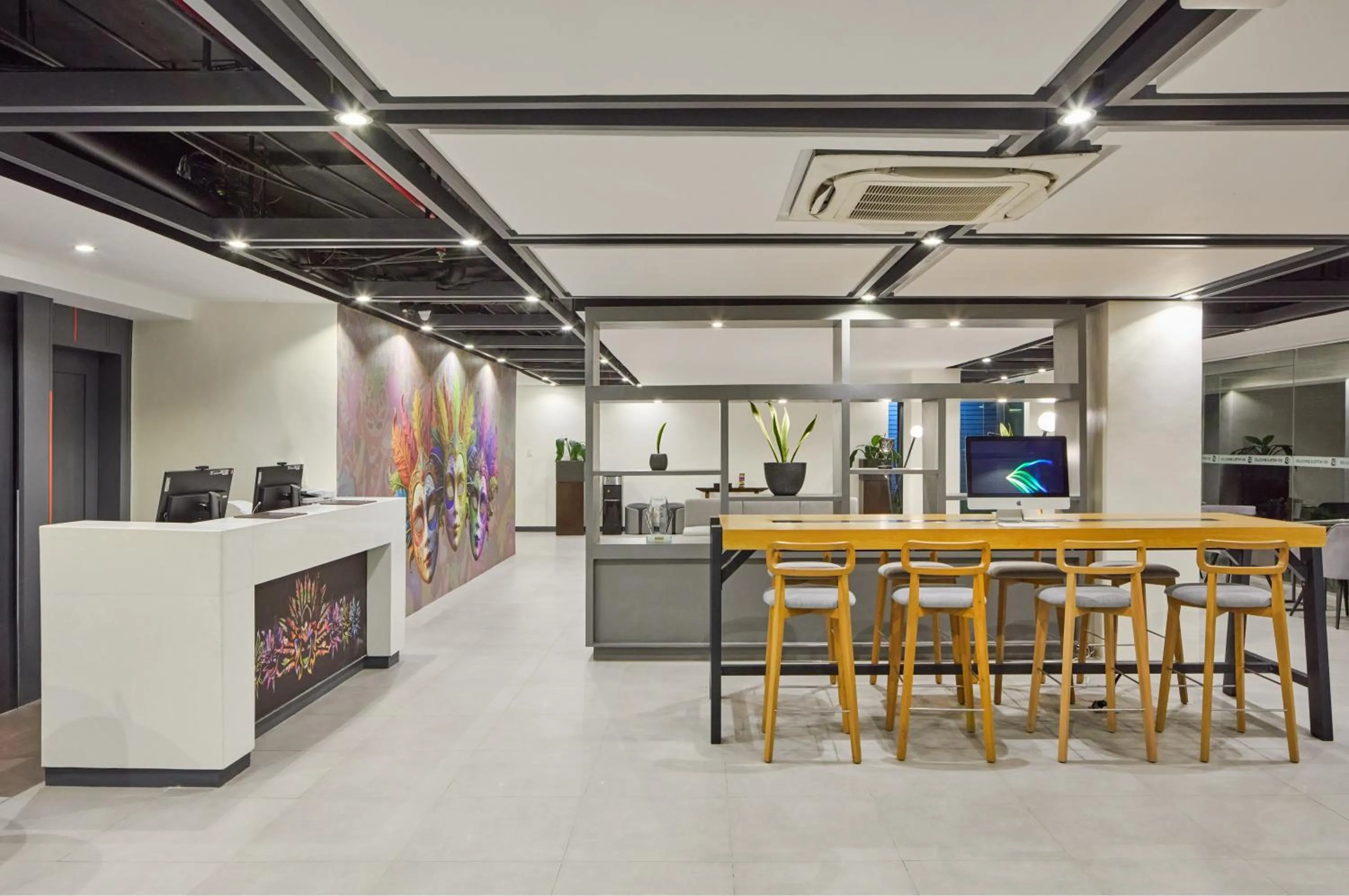 Lobby or reception in Go Hotels Plus Bacolod - Newly Renovated