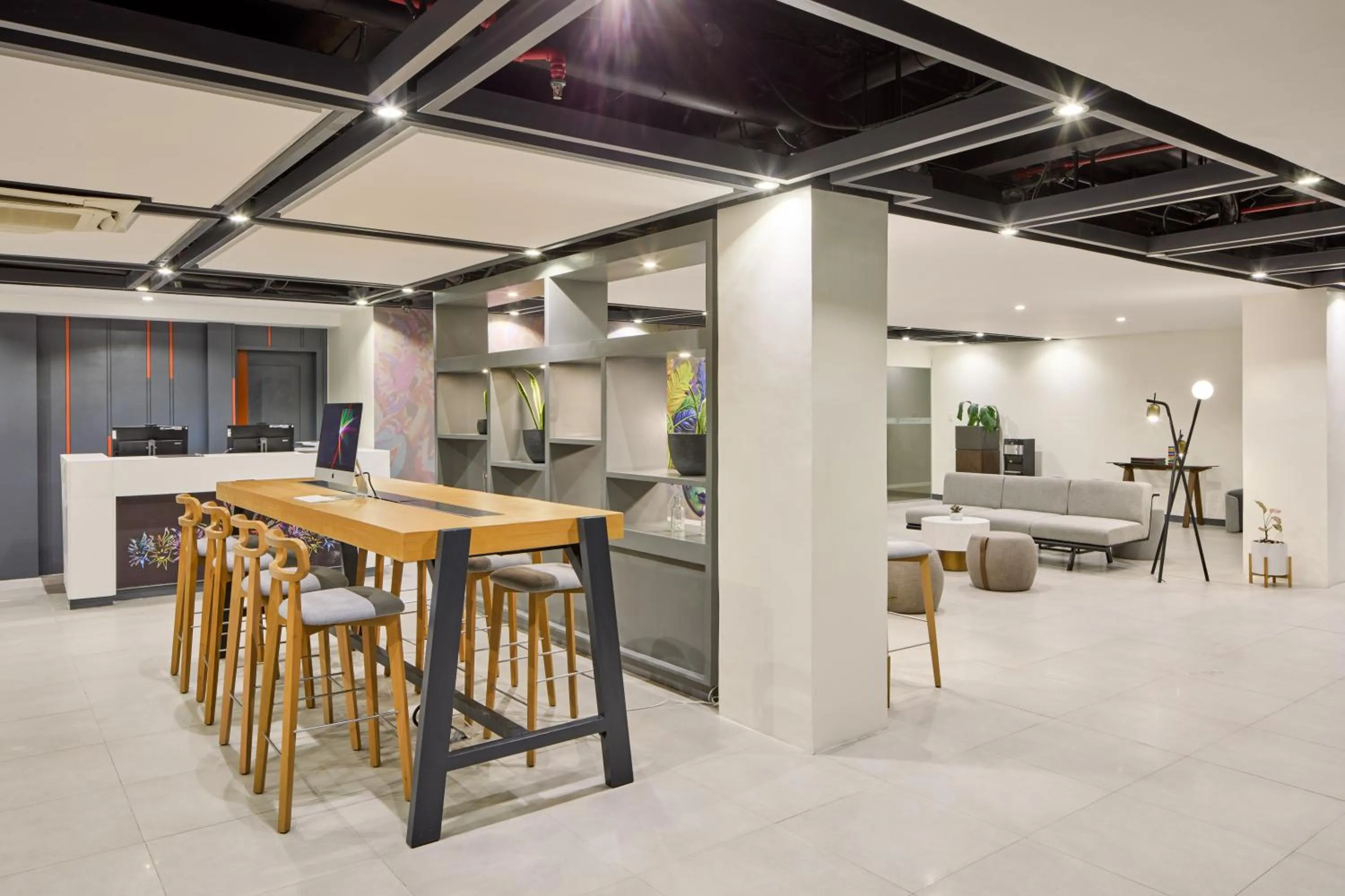 Lobby or reception in Go Hotels Plus Bacolod - Newly Renovated