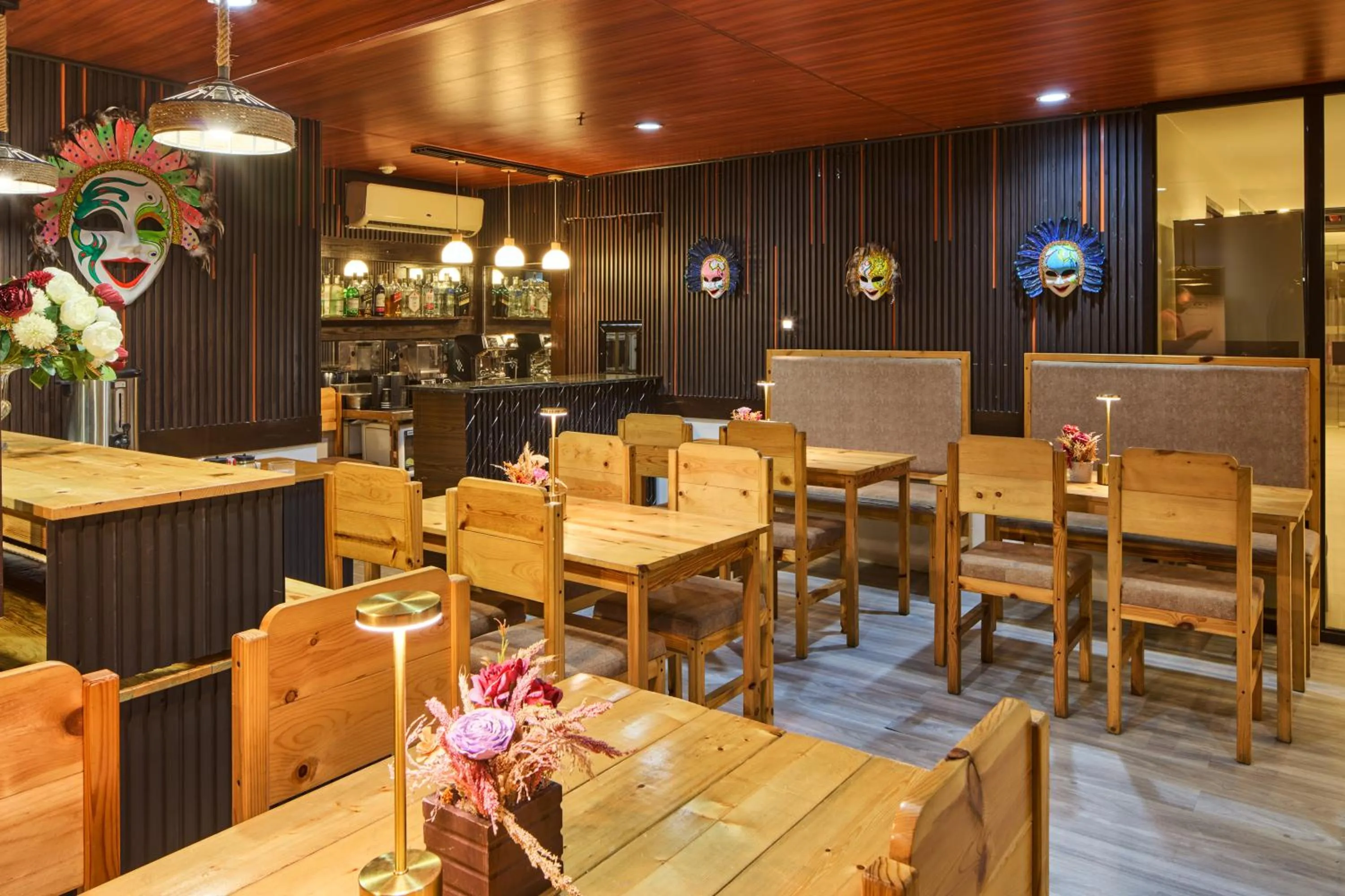 Restaurant/places to eat in Go Hotels Plus Bacolod - Newly Renovated