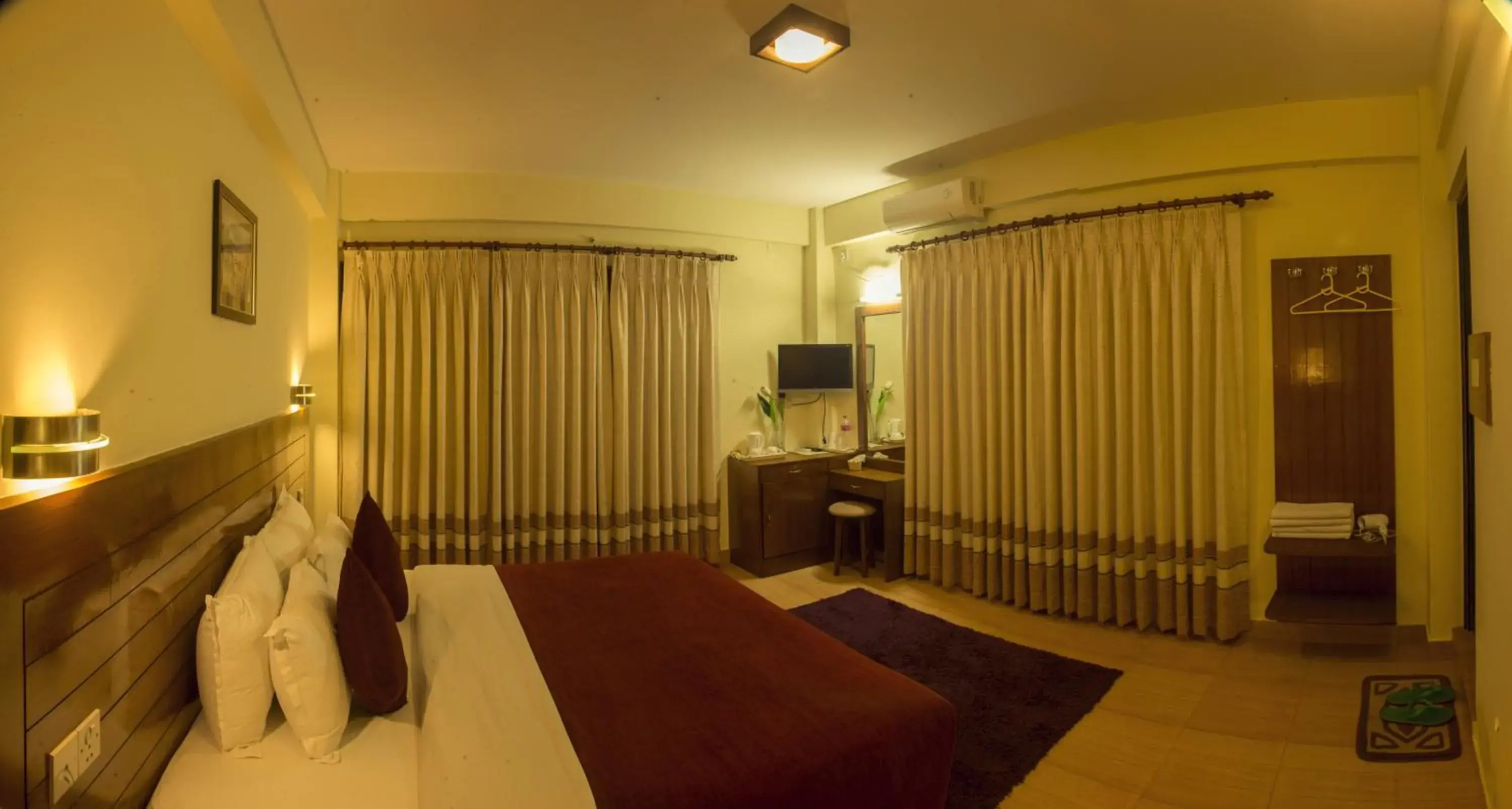 Photo of the whole room, Bed in Hotel Tara Photo of the whole room, Bed in Hotel Tara