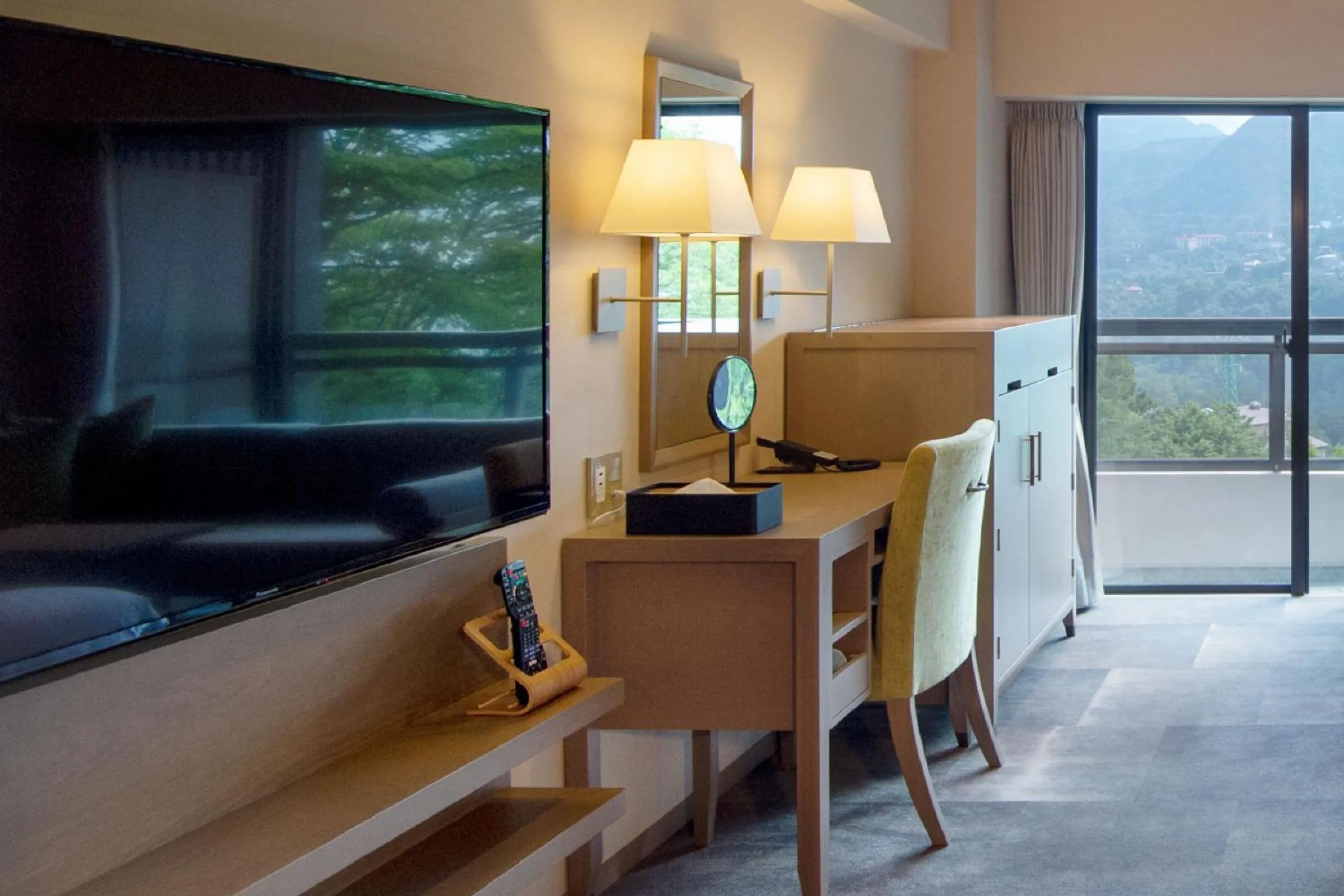 TV and multimedia in Hakone Elecasa Hotel and Spa
