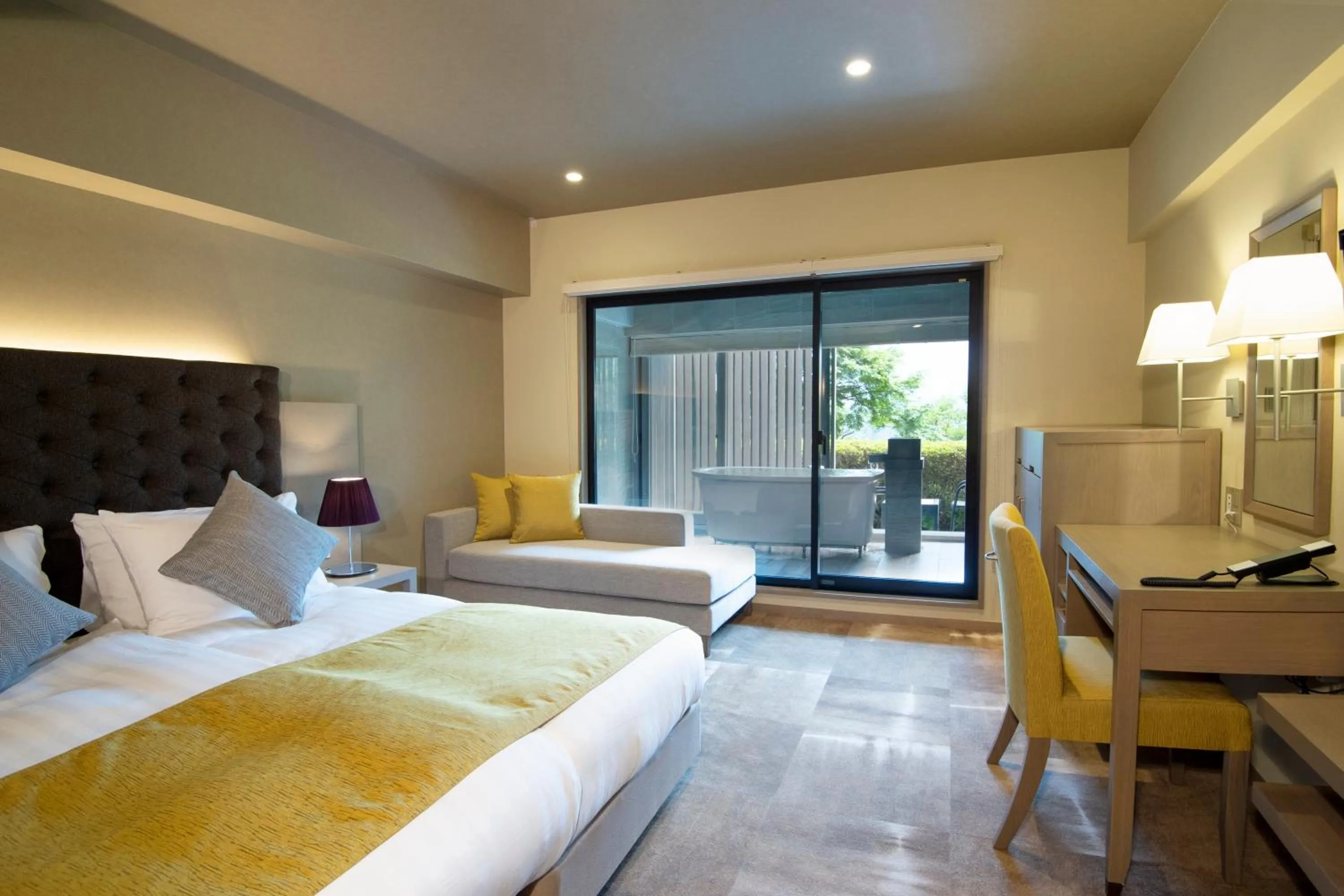 Photo of the whole room, Bed in Hakone Elecasa Hotel and Spa