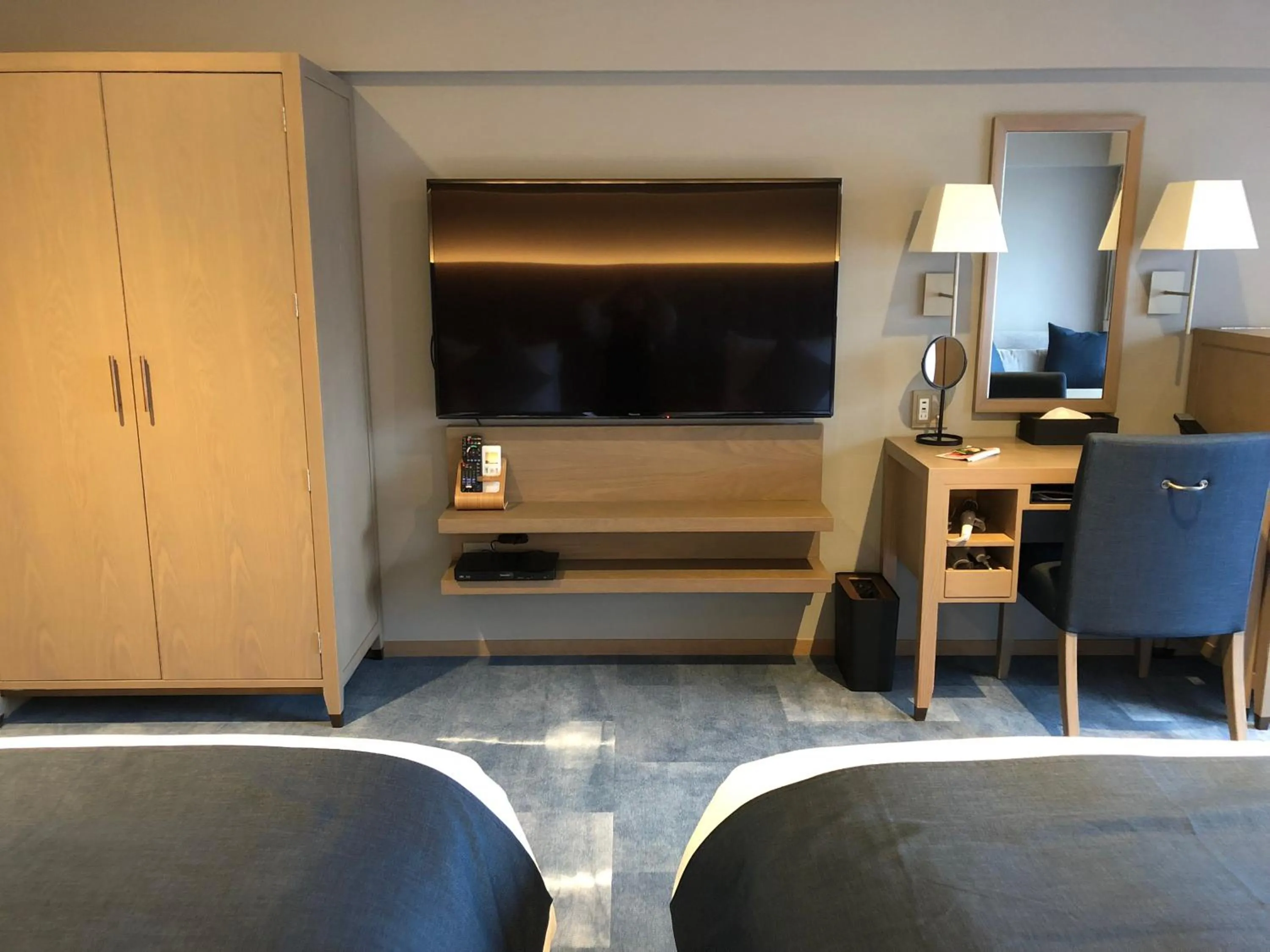 TV and multimedia in Hakone Elecasa Hotel and Spa