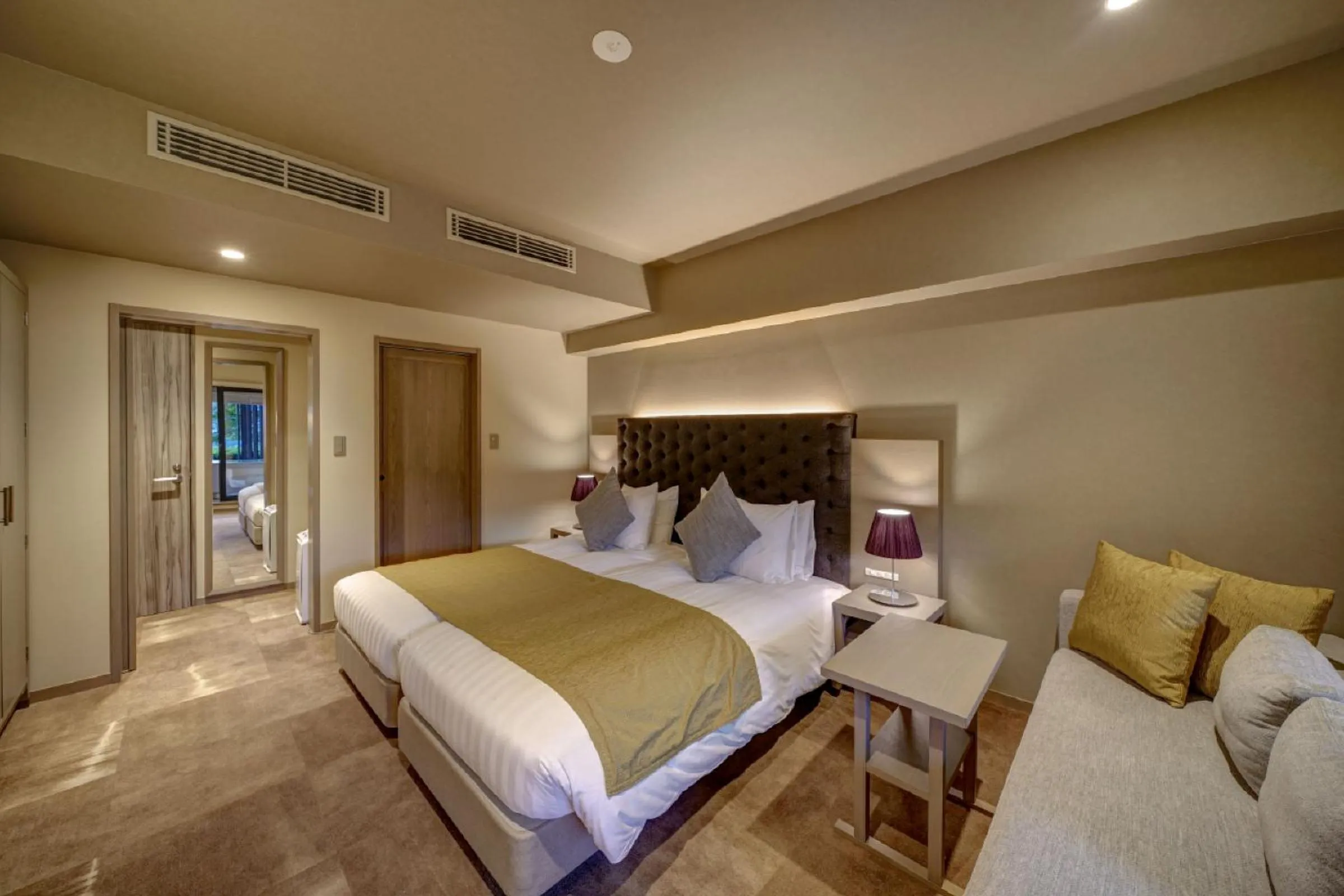 Photo of the whole room, Bed in Hakone Elecasa Hotel and Spa