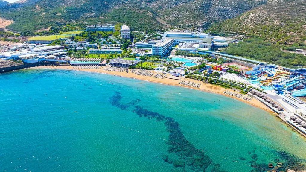 Property building in Acapulco Resort Hotel