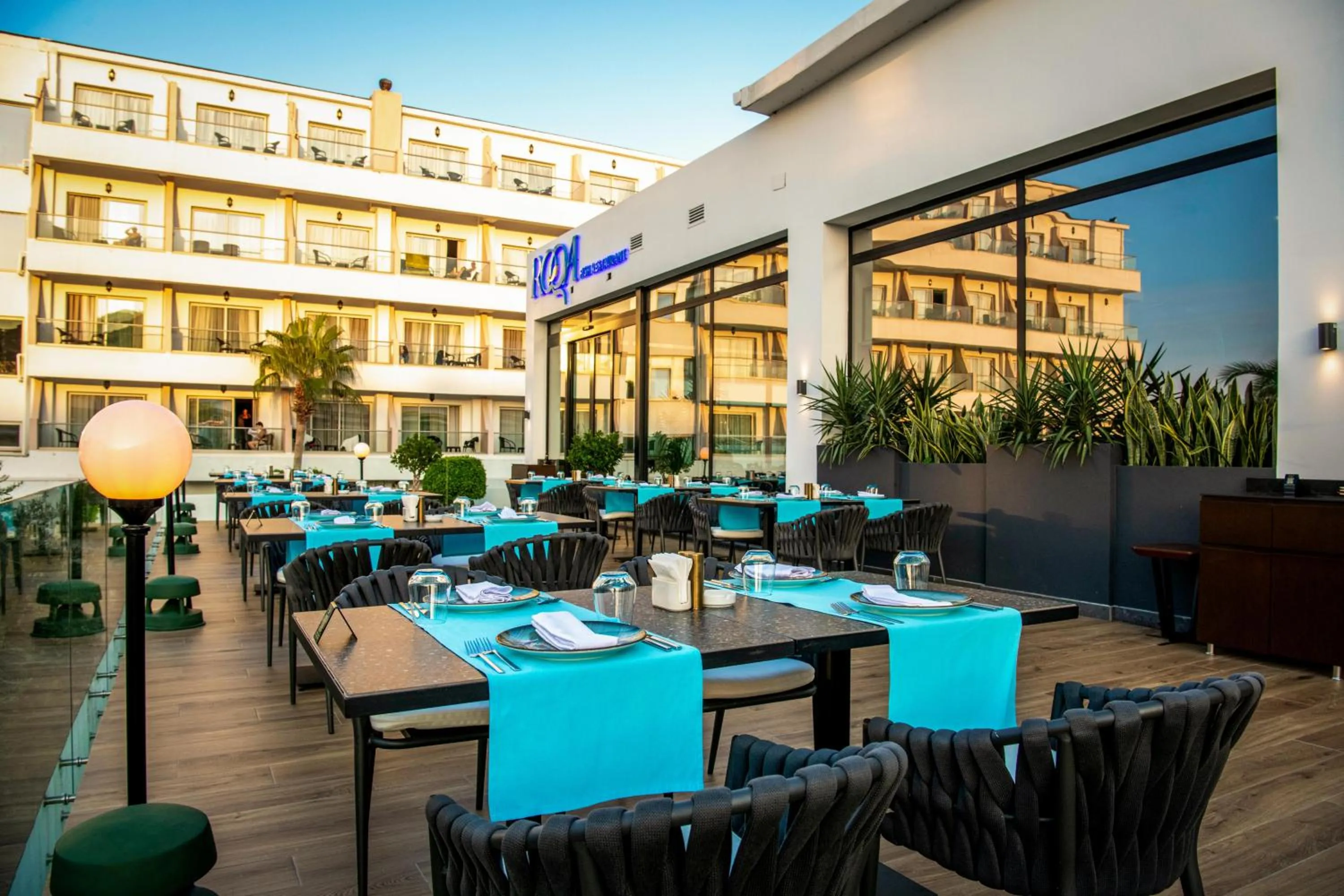 Restaurant/places to eat in Acapulco Resort Hotel