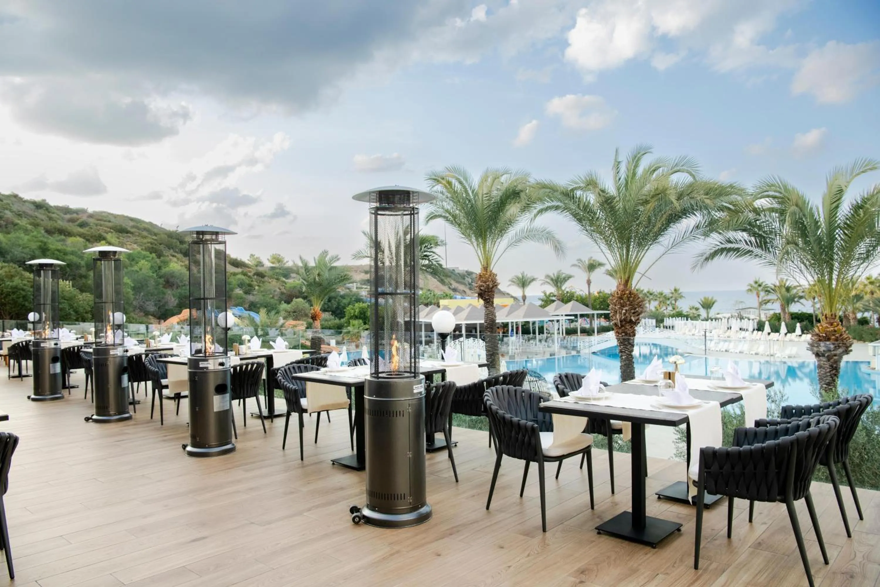 Restaurant/places to eat in Acapulco Resort Hotel
