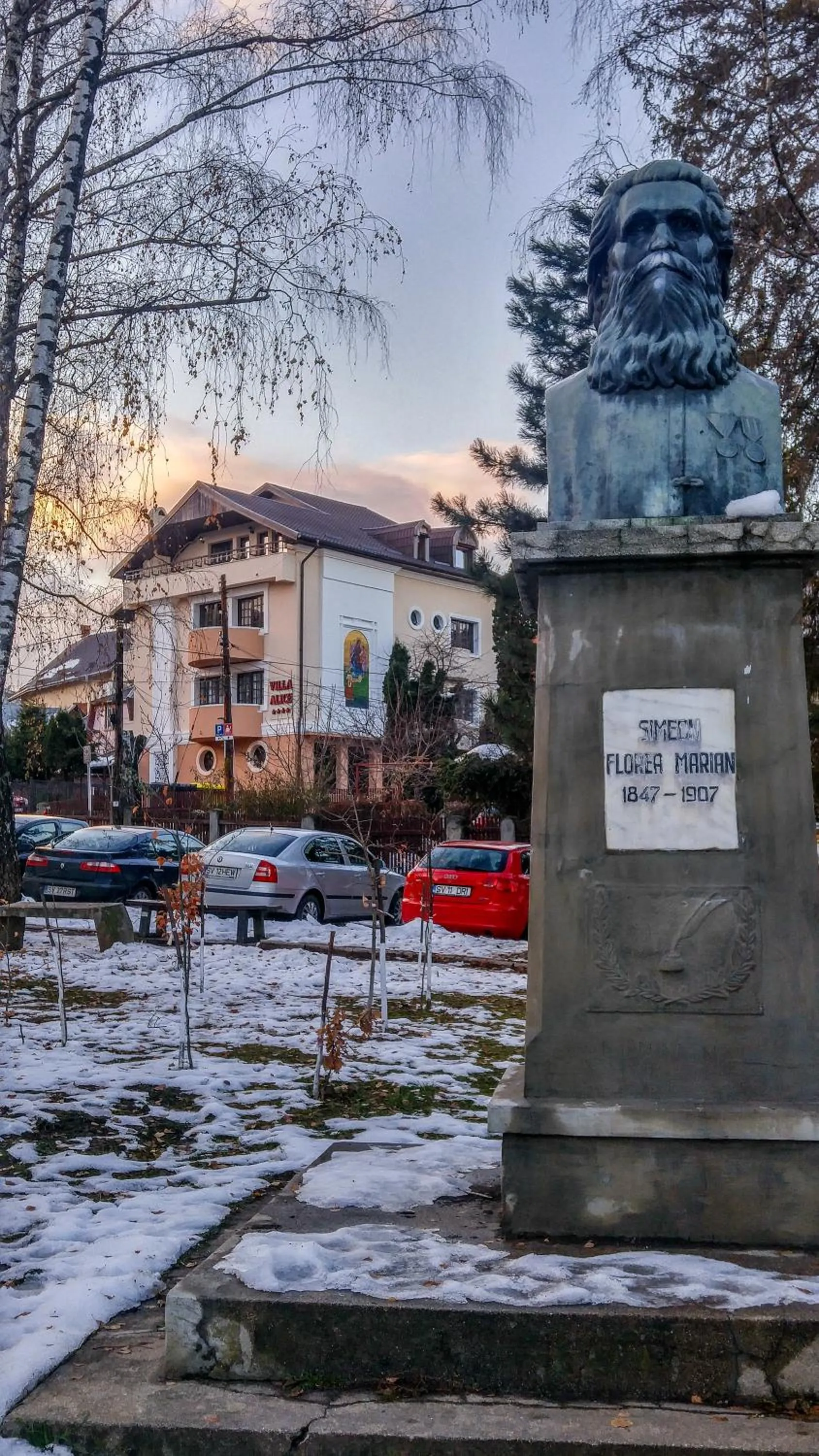 Property building in Villa Alice