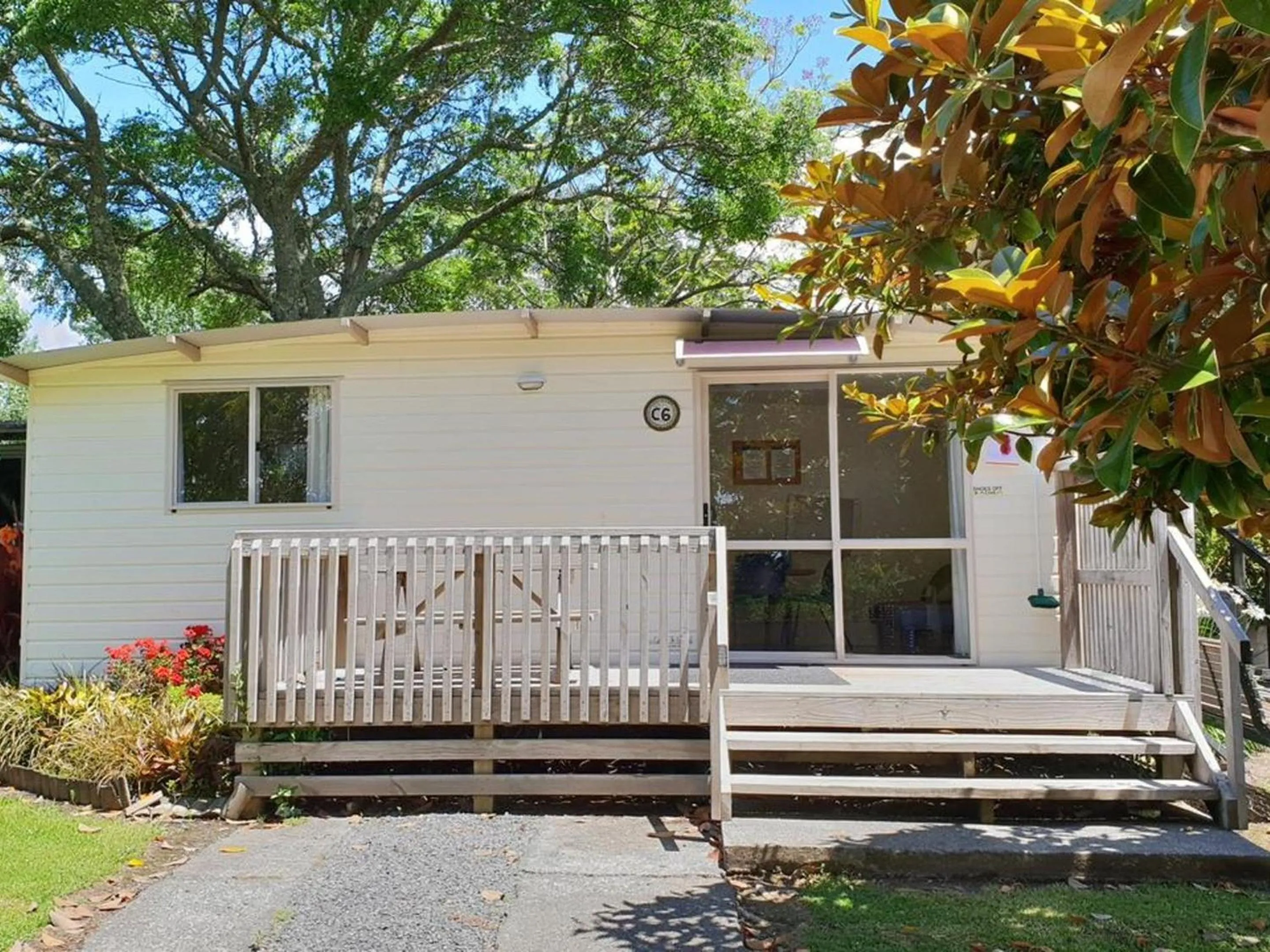 Patio in Orere Point TOP 10 Holiday Park