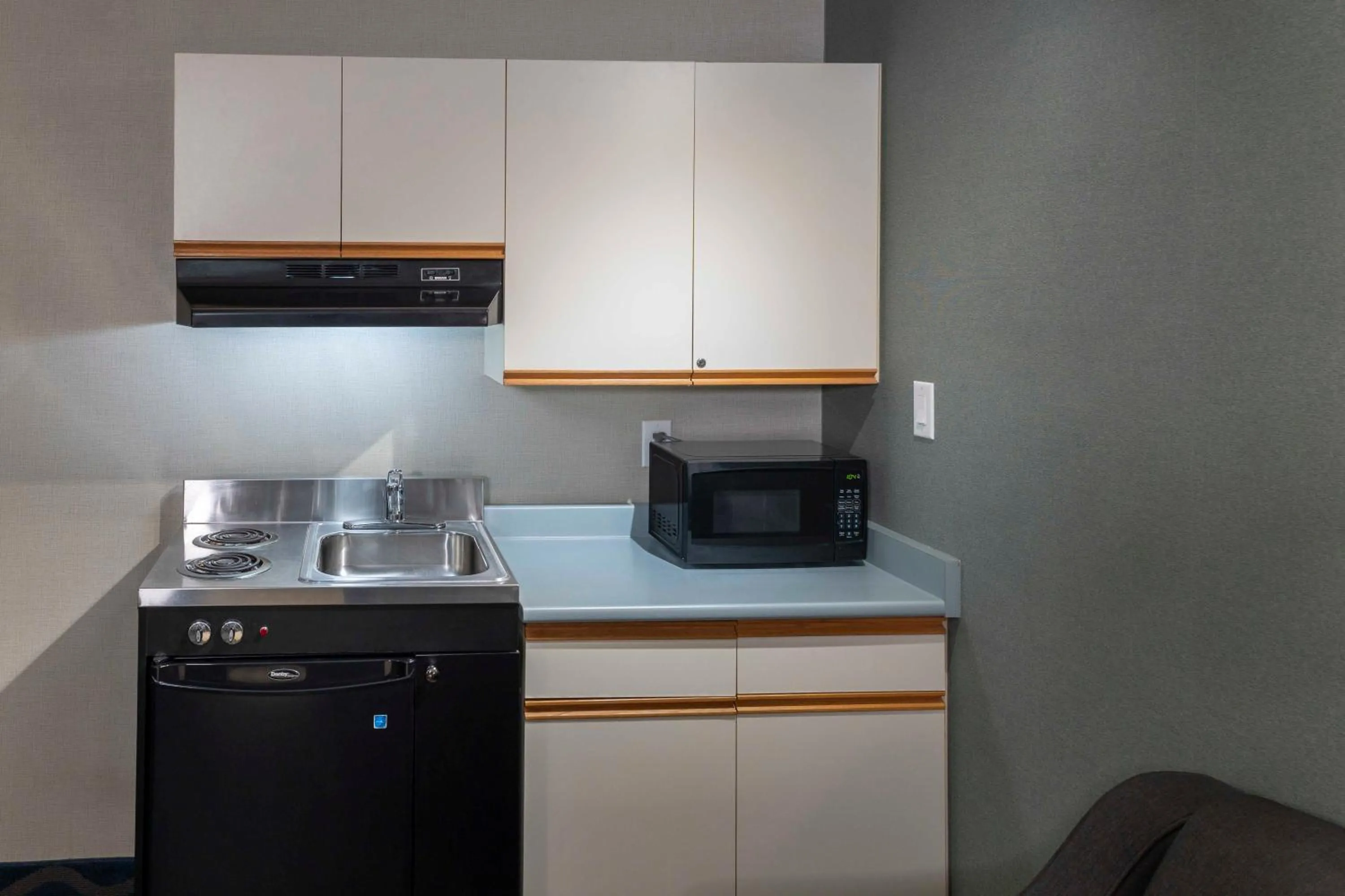 Kitchen or kitchenette in Accent Inns Kelowna