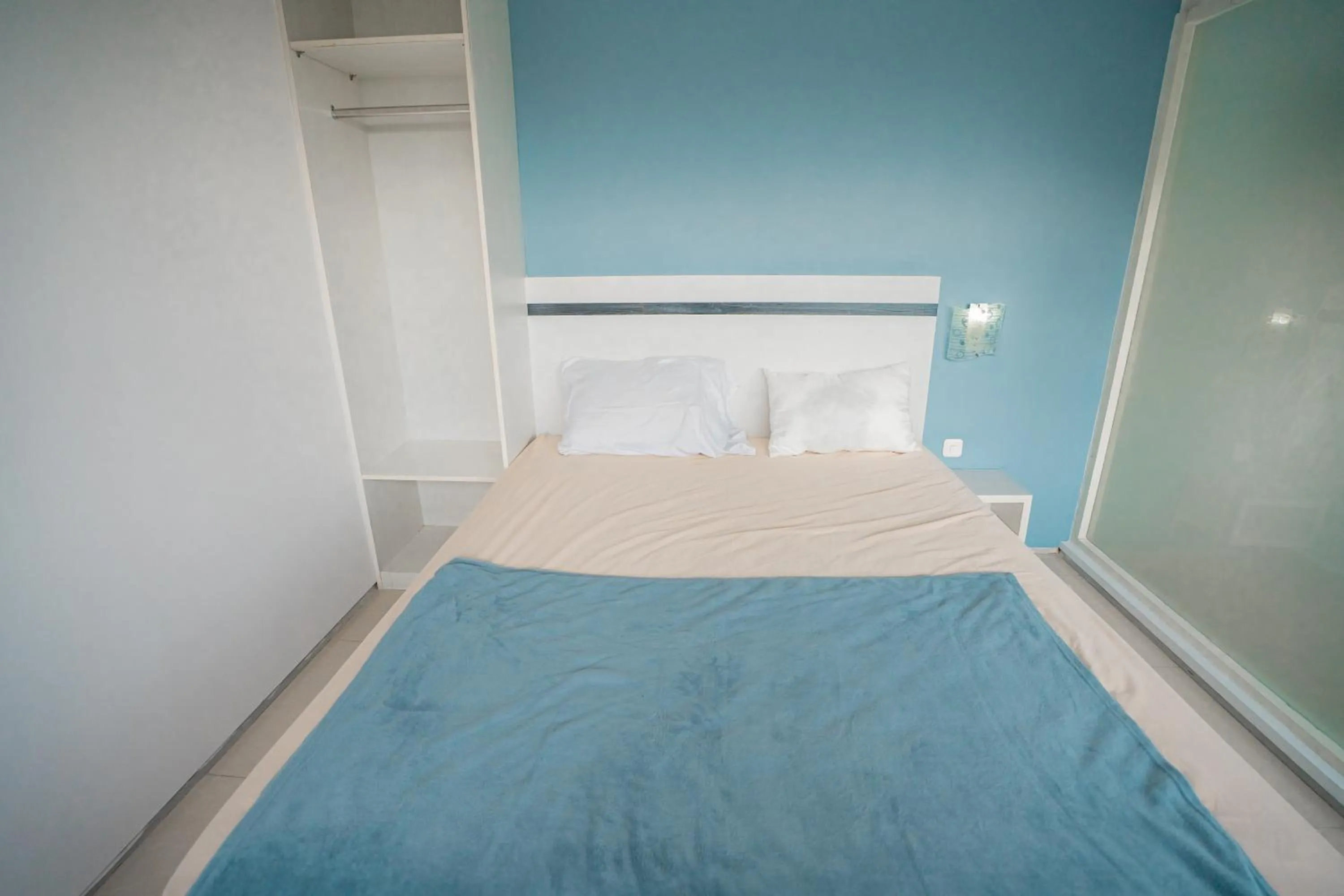 Bedroom, Bed in Hotel Pratisarawirya by The Loka