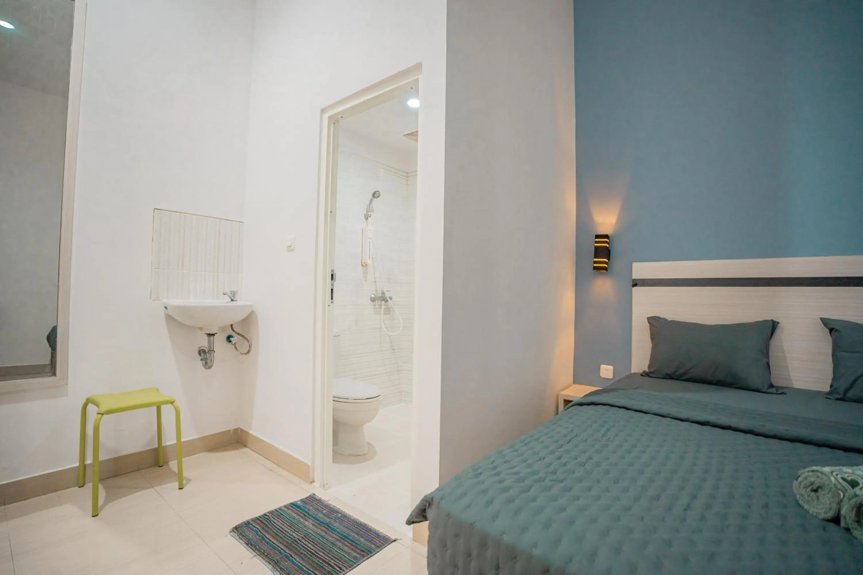 Bedroom, Bed in Hotel Pratisarawirya by The Loka