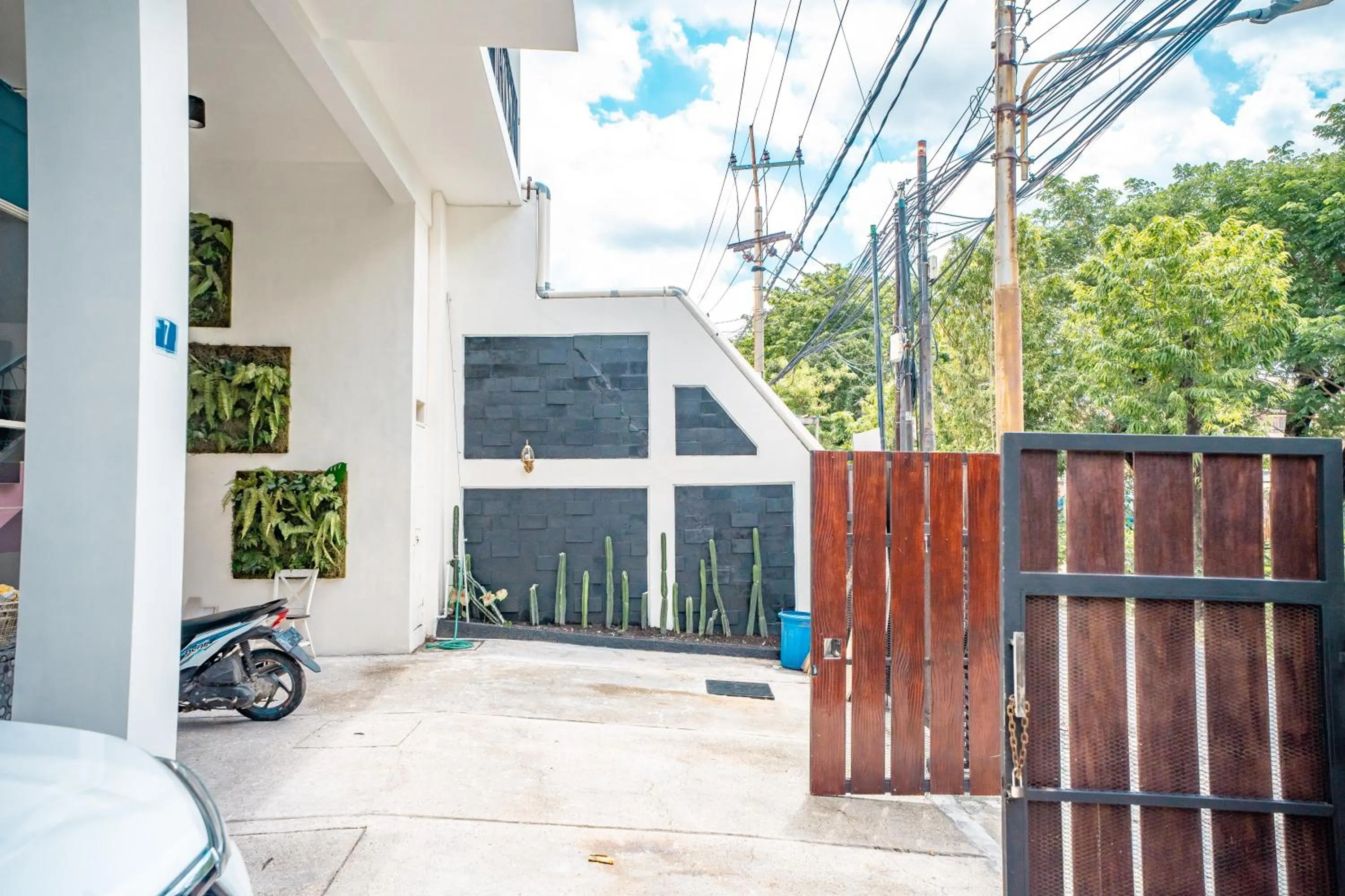 Property building in Hotel Pratisarawirya by The Loka