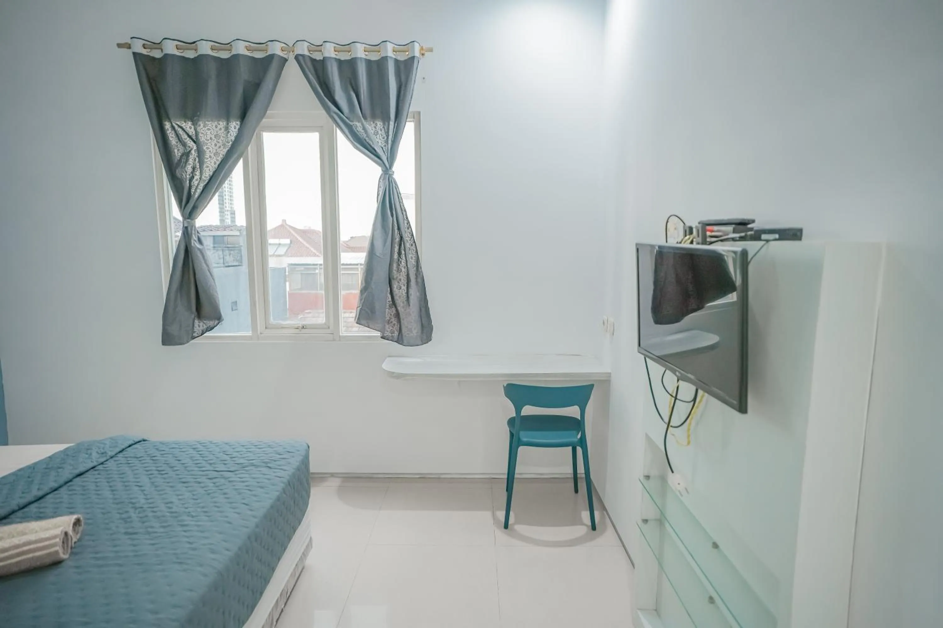 Bedroom, Bed in Hotel Pratisarawirya by The Loka