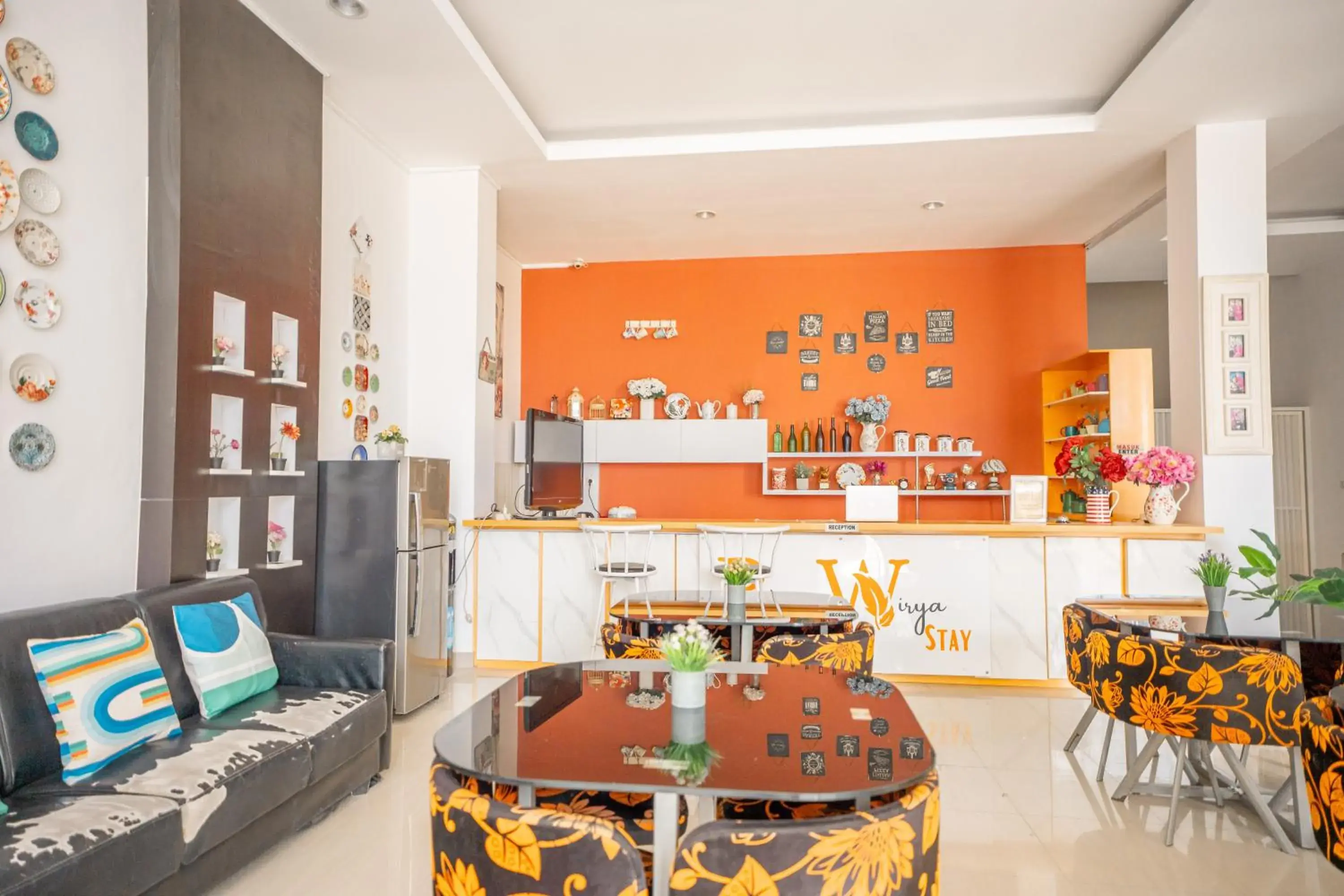 Lobby or reception in Hotel Pratisarawirya by The Loka Lobby or reception in Hotel Pratisarawirya by The Loka