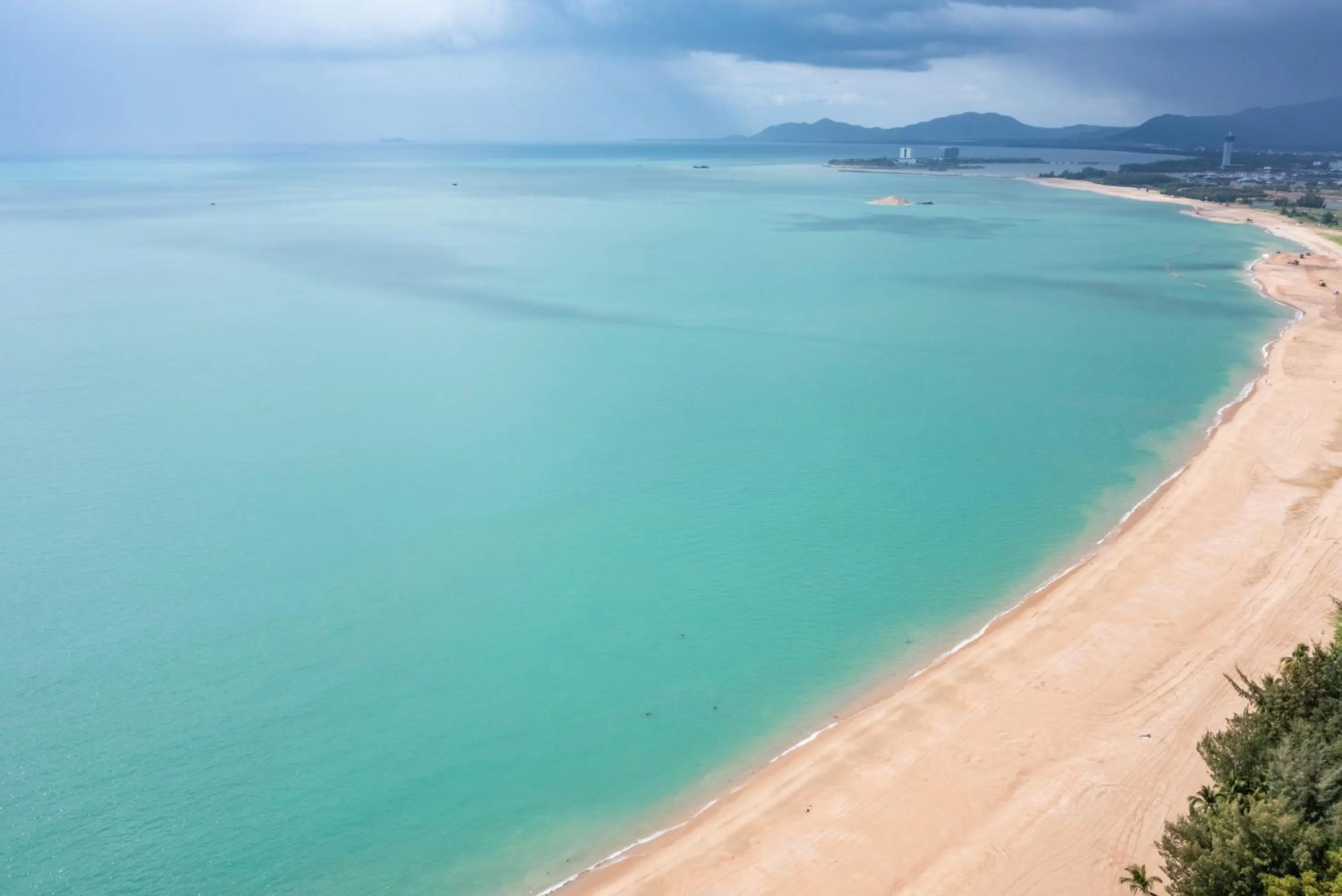 Beach in Elnob Seaview Aparthotel Hai Tang Bay Sanya