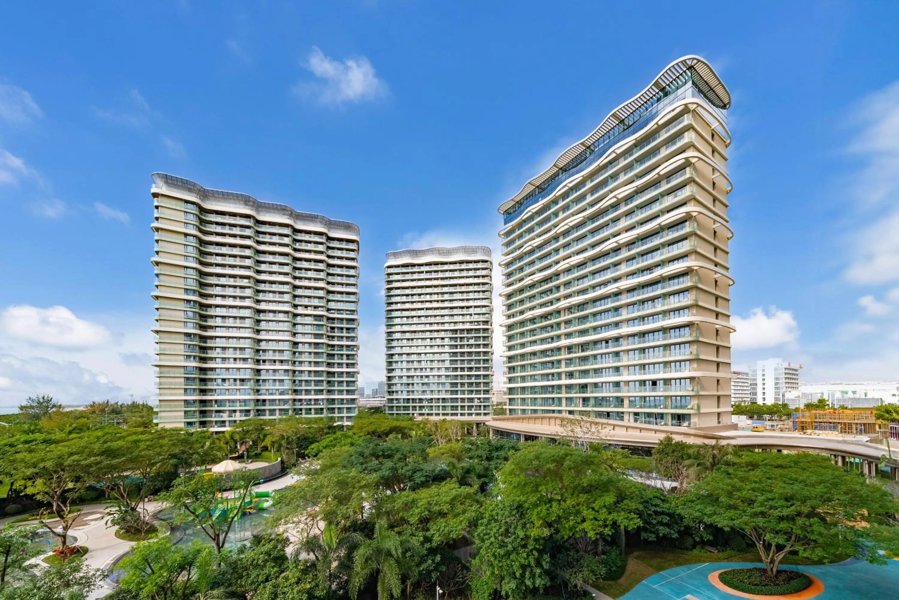 Property building in Elnob Seaview Aparthotel Hai Tang Bay Sanya