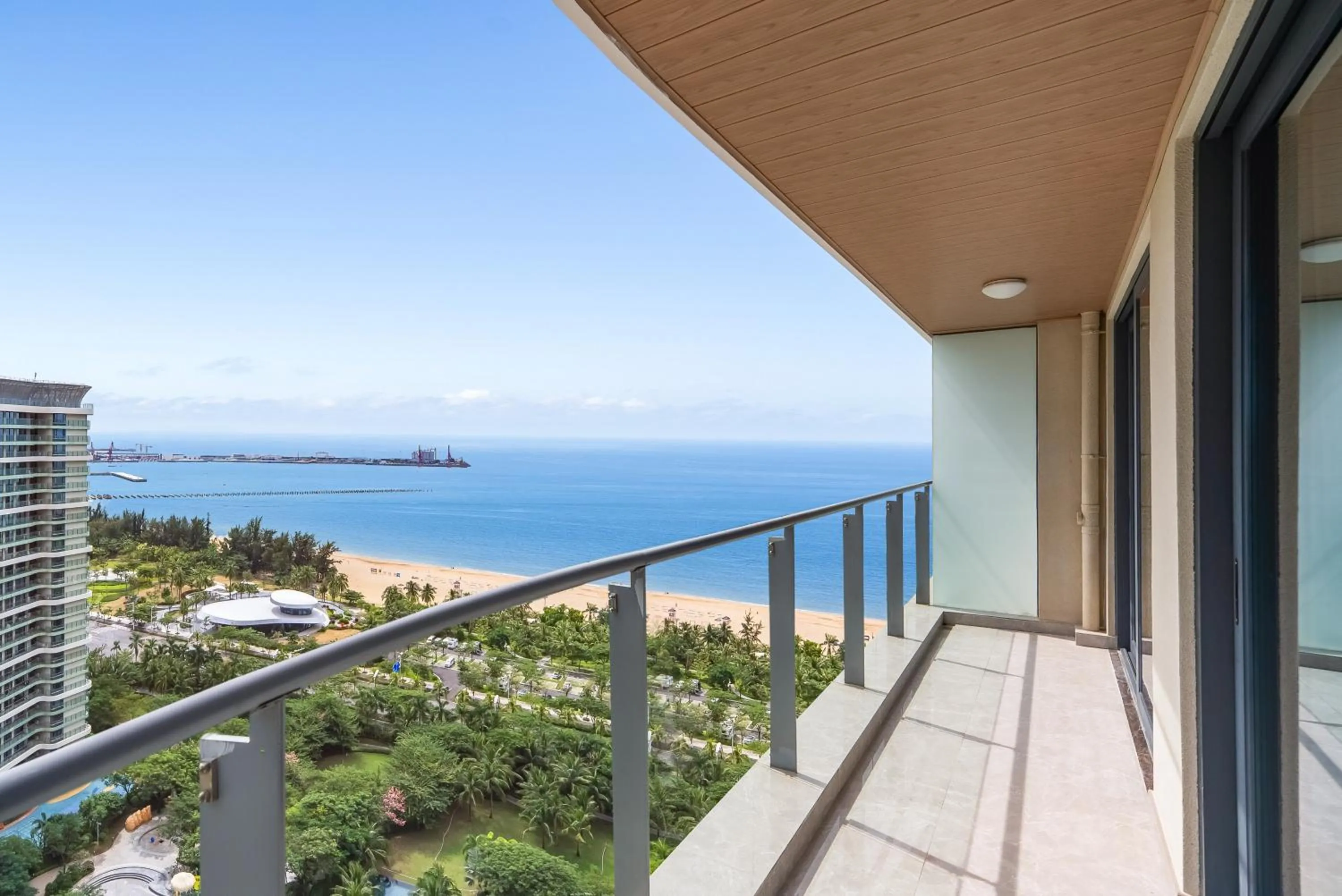 Balcony/Terrace in Elnob Seaview Aparthotel Hai Tang Bay Sanya