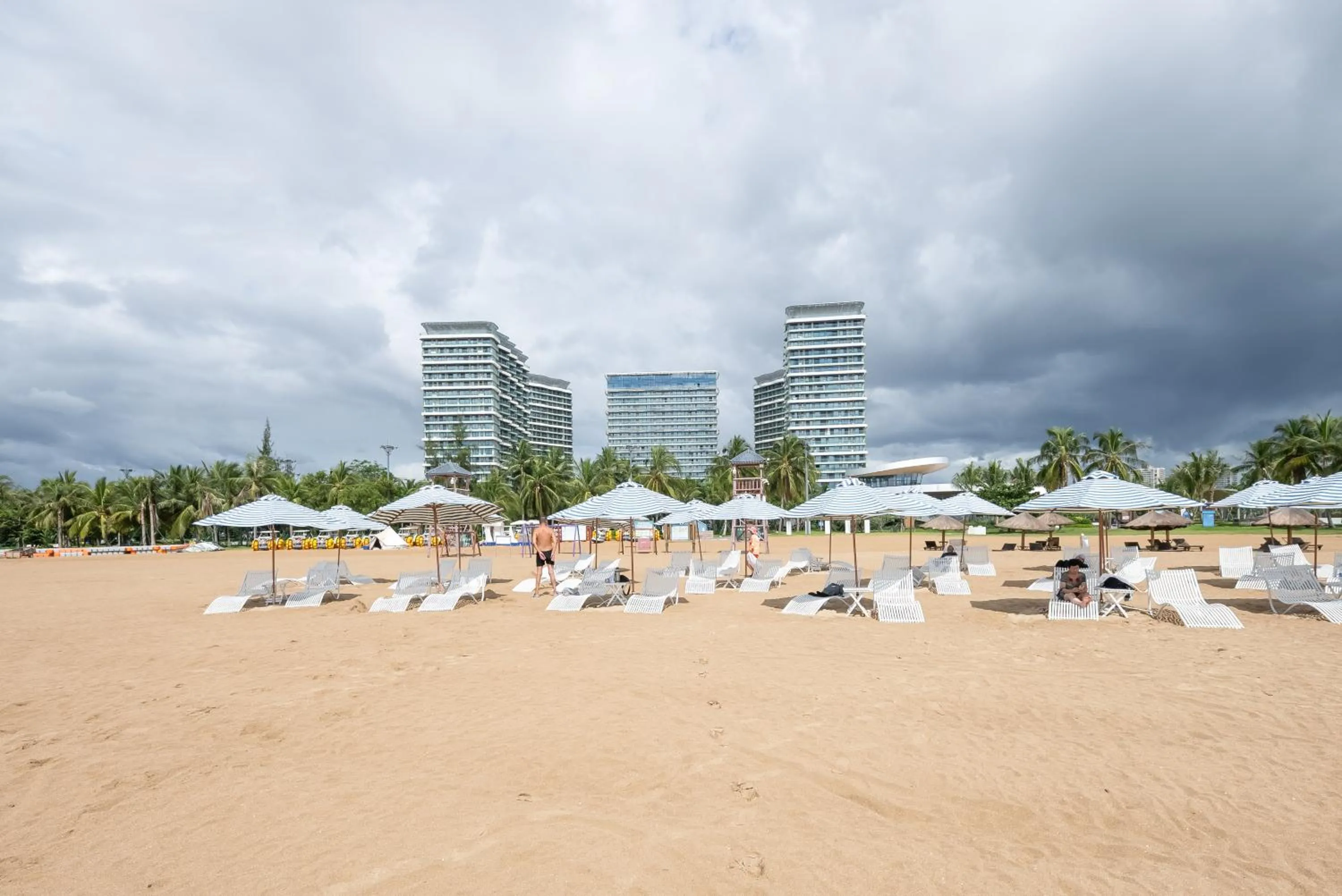 Beach in Elnob Seaview Aparthotel Hai Tang Bay Sanya