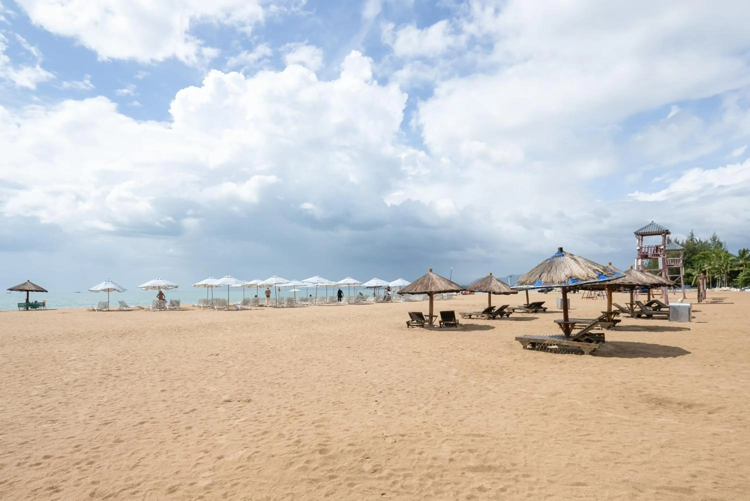Beach in Elnob Seaview Aparthotel Hai Tang Bay Sanya