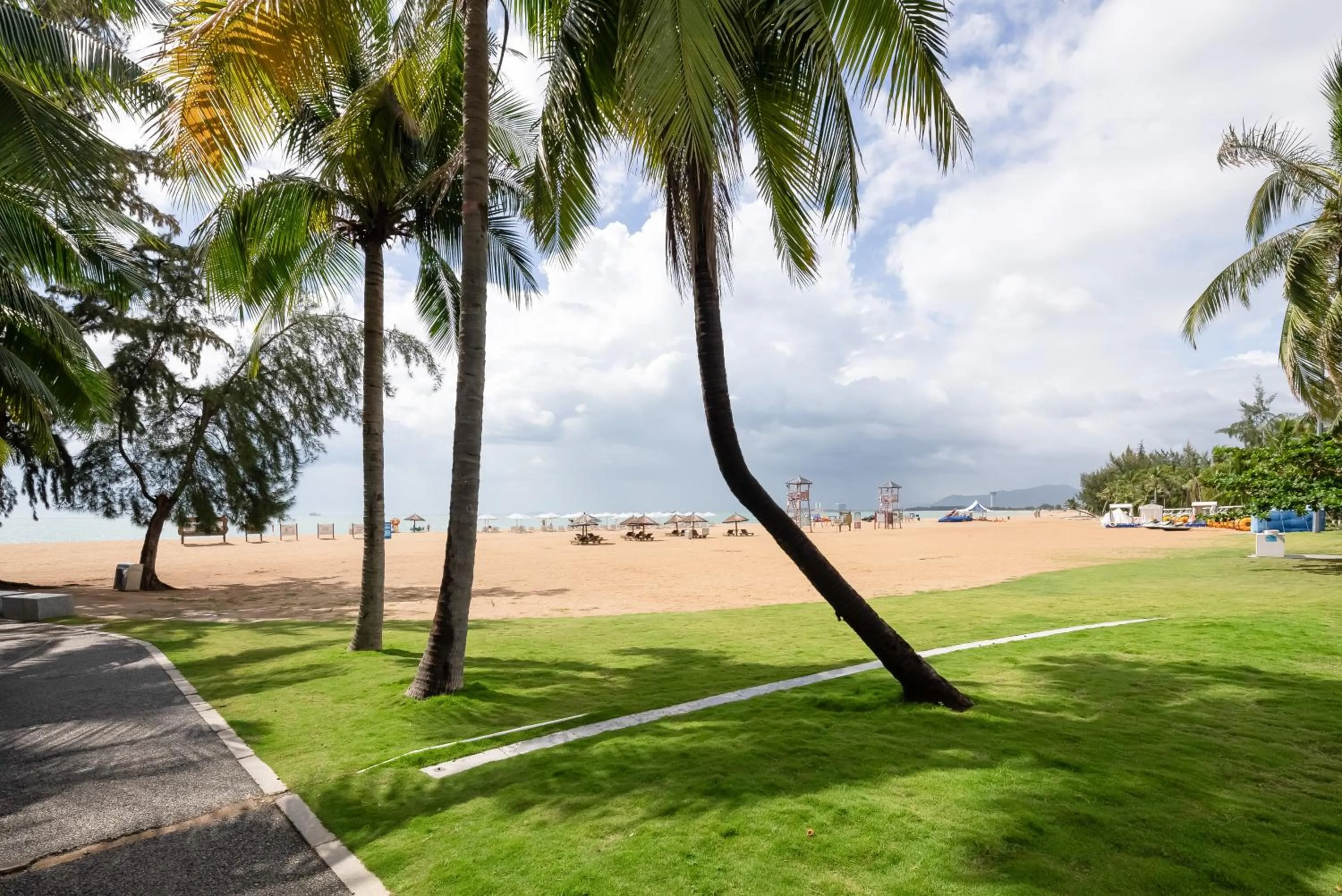 Beach in Elnob Seaview Aparthotel Hai Tang Bay Sanya