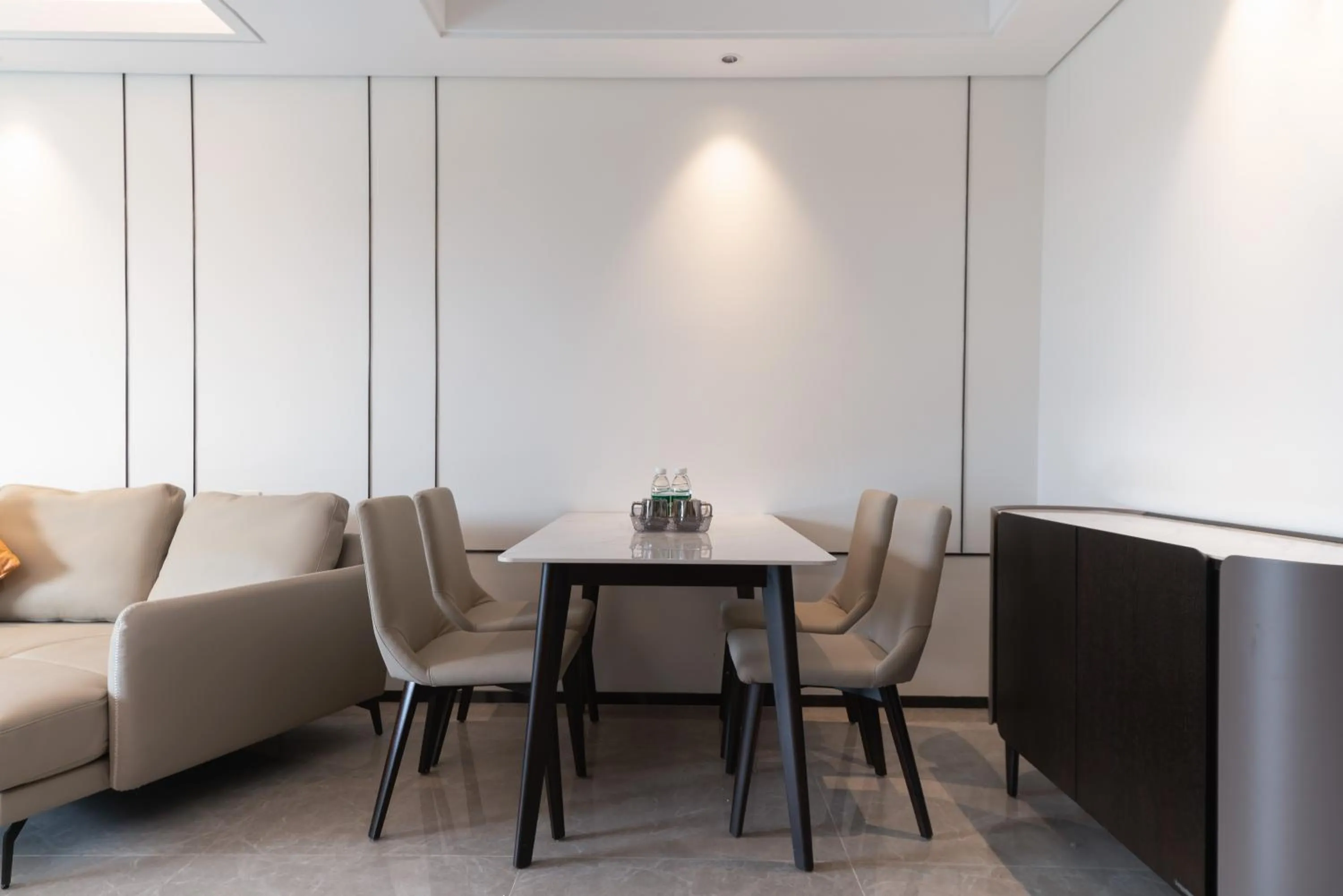 Dining area in Elnob Seaview Aparthotel Hai Tang Bay Sanya