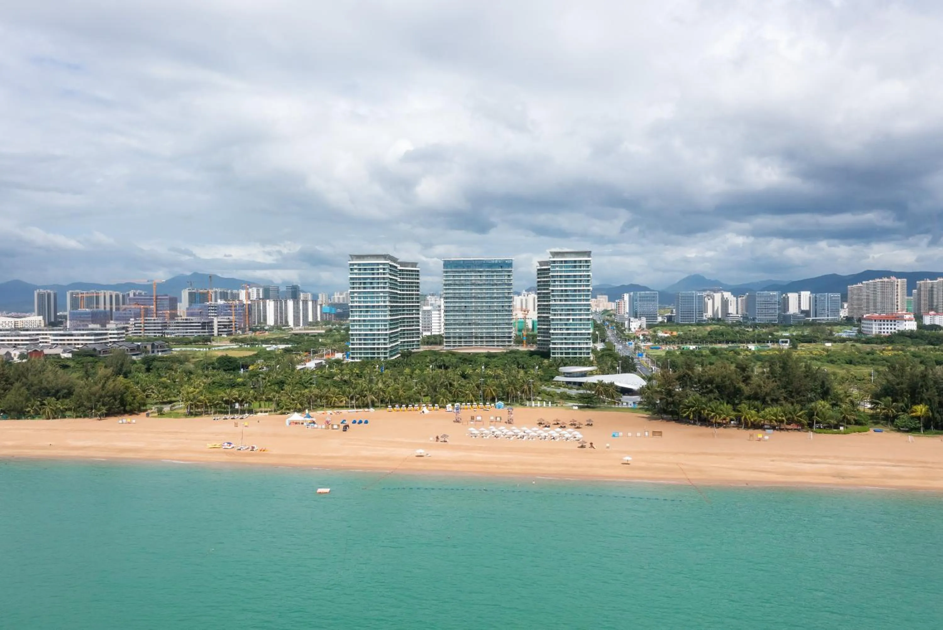 Property building in Elnob Seaview Aparthotel Hai Tang Bay Sanya