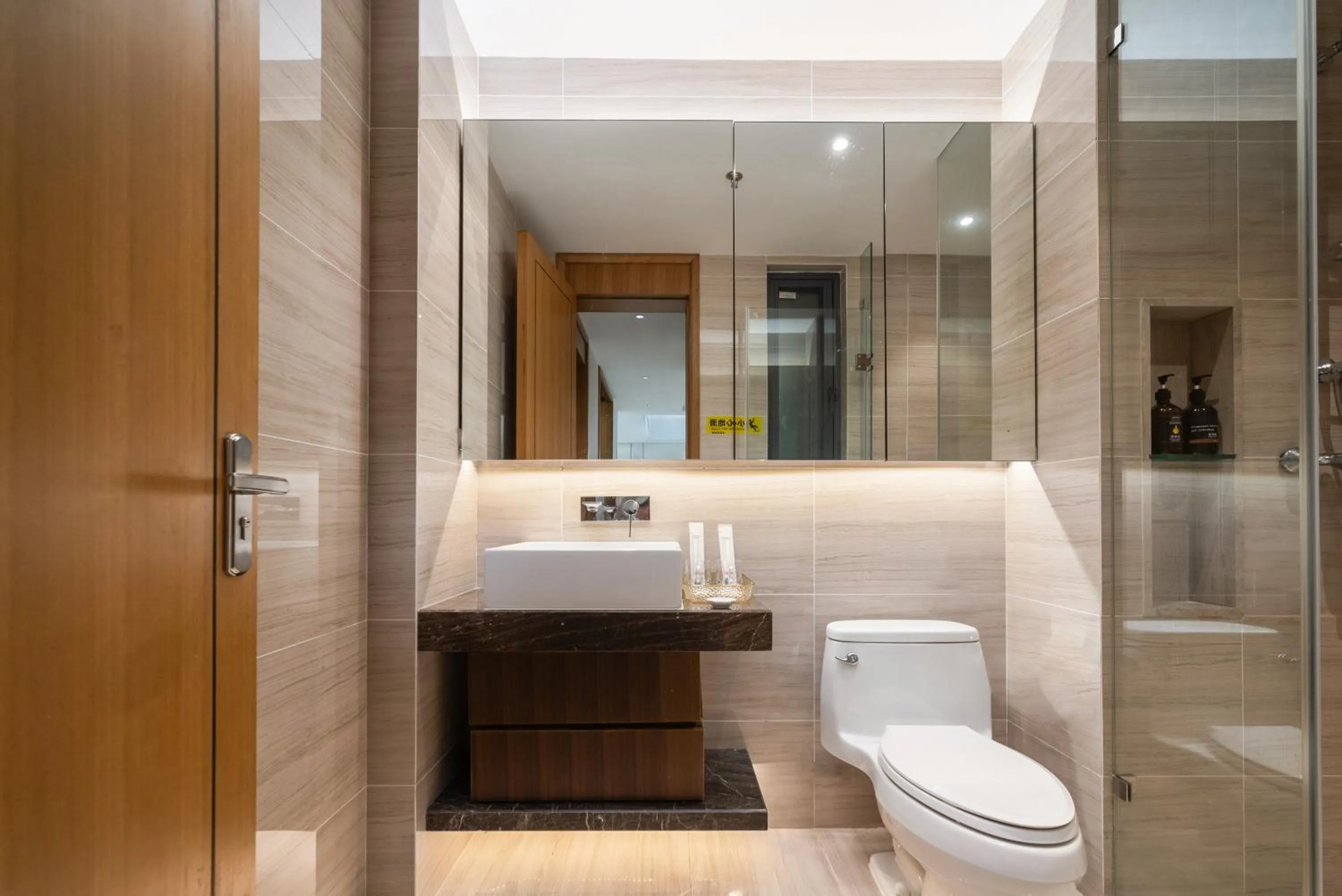 Toilet in Elnob Seaview Aparthotel Hai Tang Bay Sanya