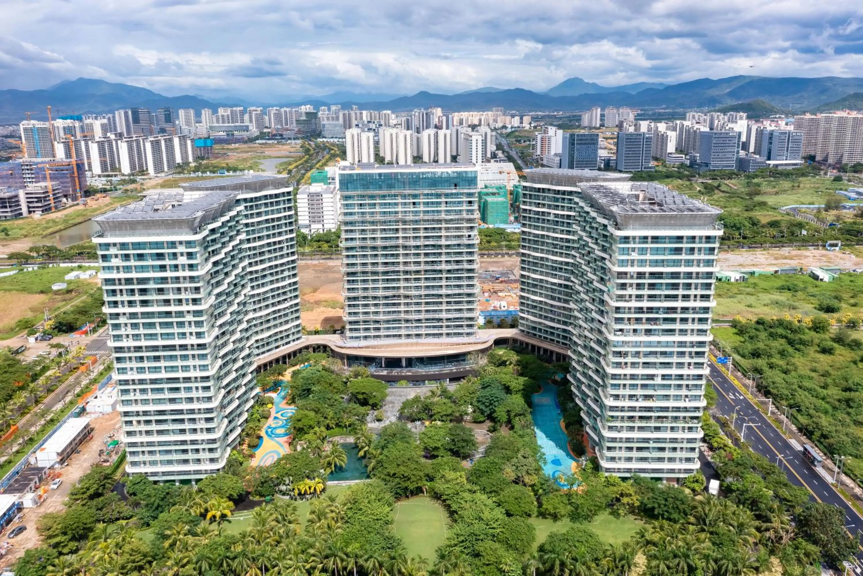 Property building in Elnob Seaview Aparthotel Hai Tang Bay Sanya