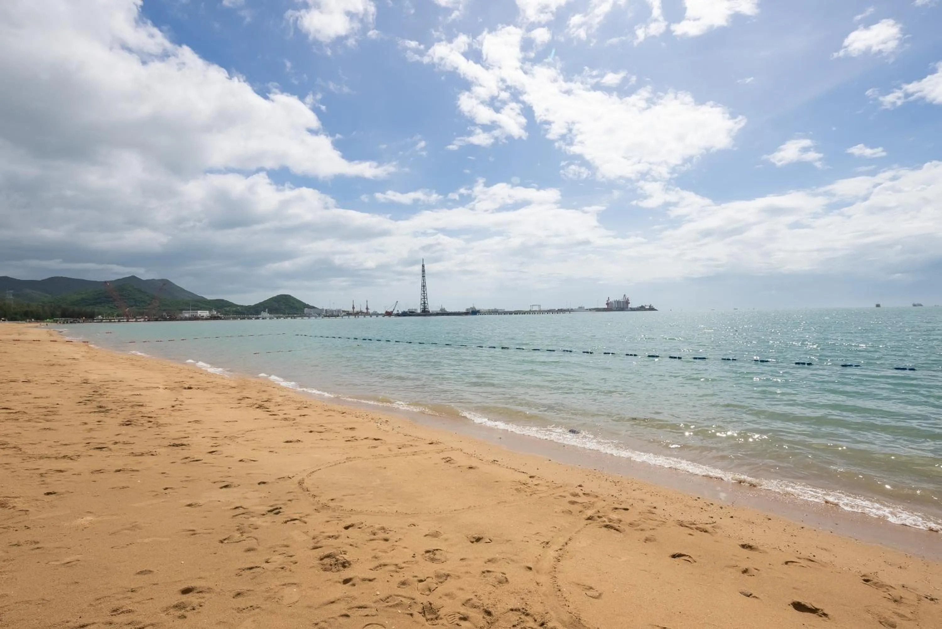 Beach in Elnob Seaview Aparthotel Hai Tang Bay Sanya