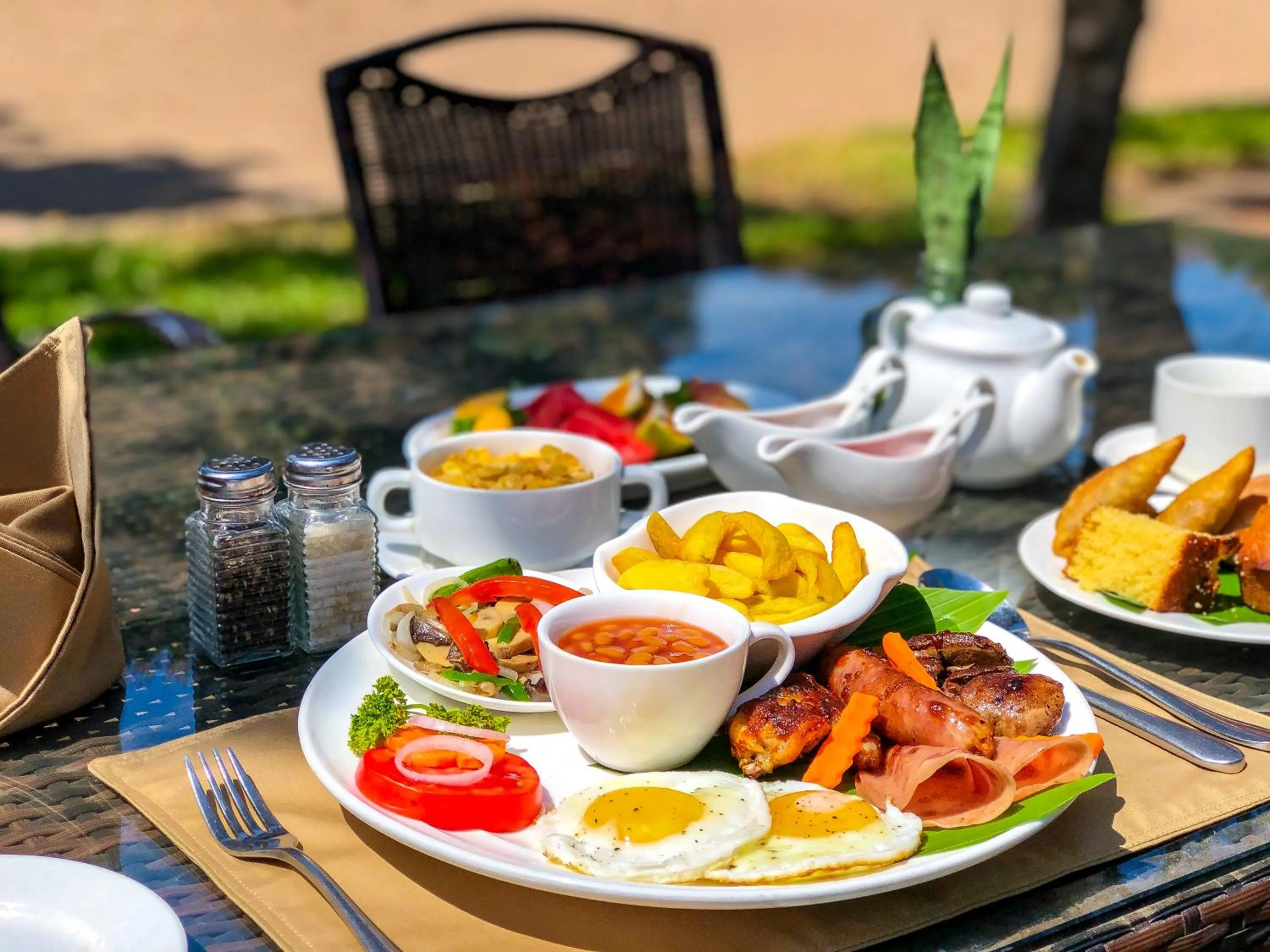 Breakfast in Kambiri Beach by Serendib