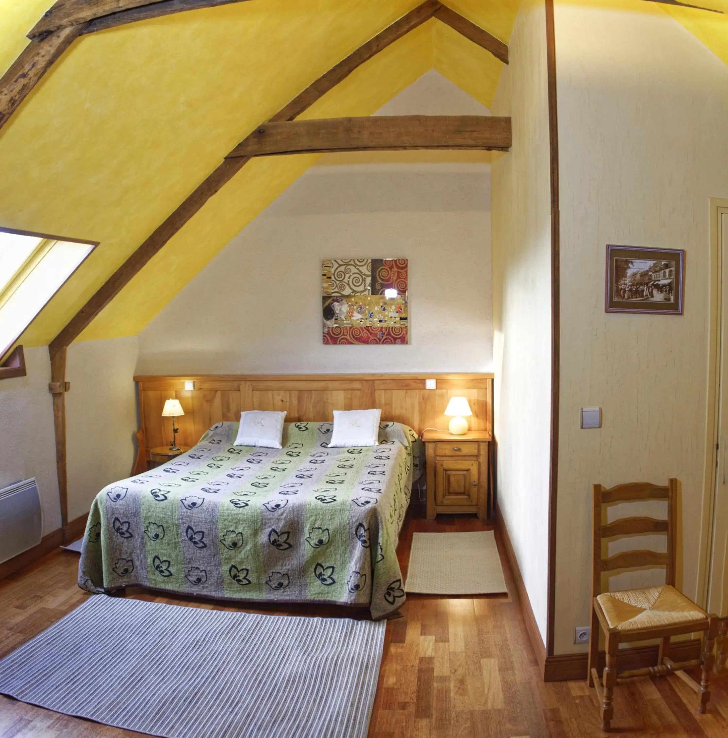 Quadruple Room with Private Bathroom in Chambre d'hotes Au Vieux Moulin Quadruple Room with Private Bathroom in Chambre d'hotes Au Vieux Moulin