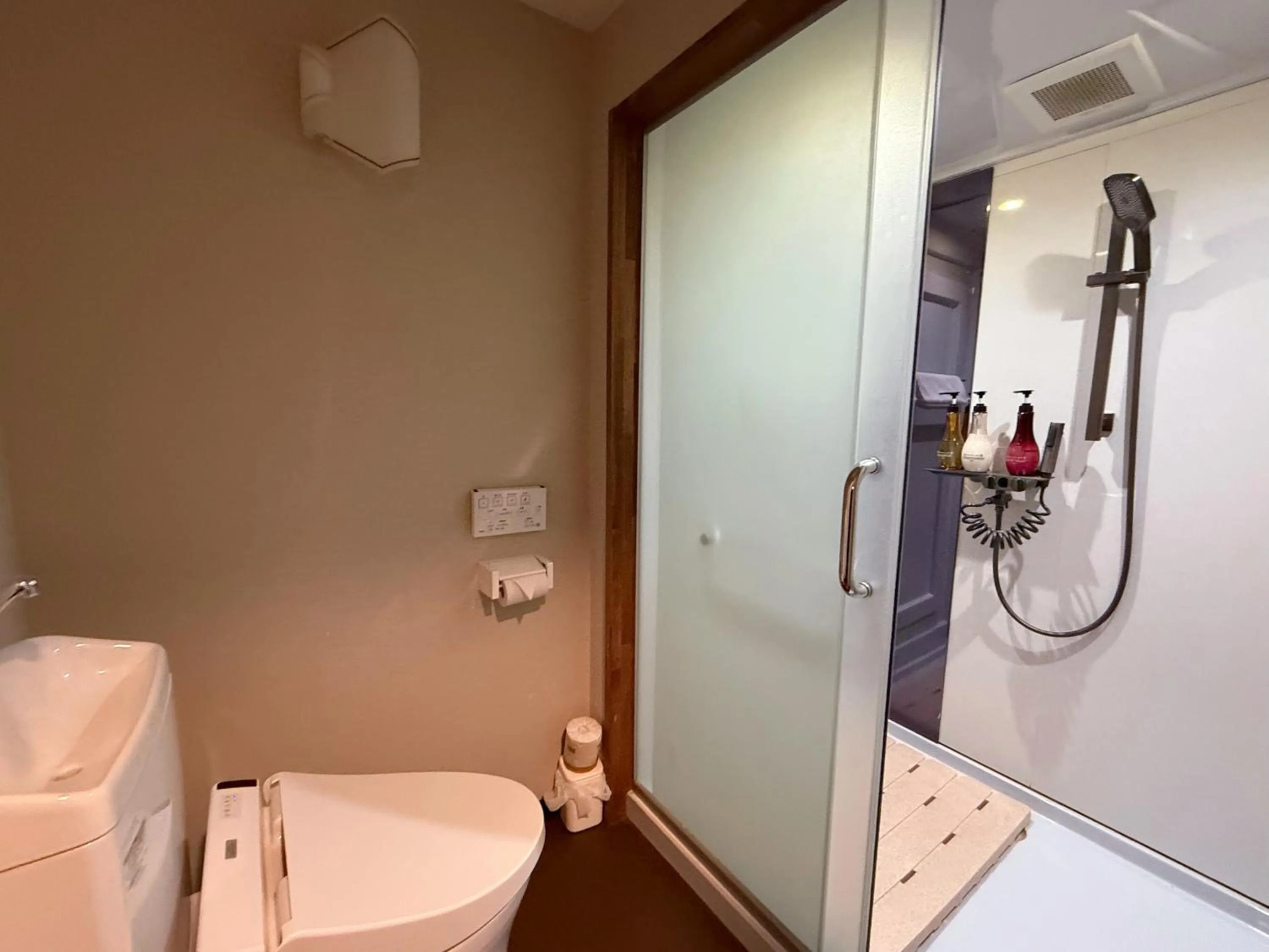 Shower in Hakuba Sun Valley Hotel