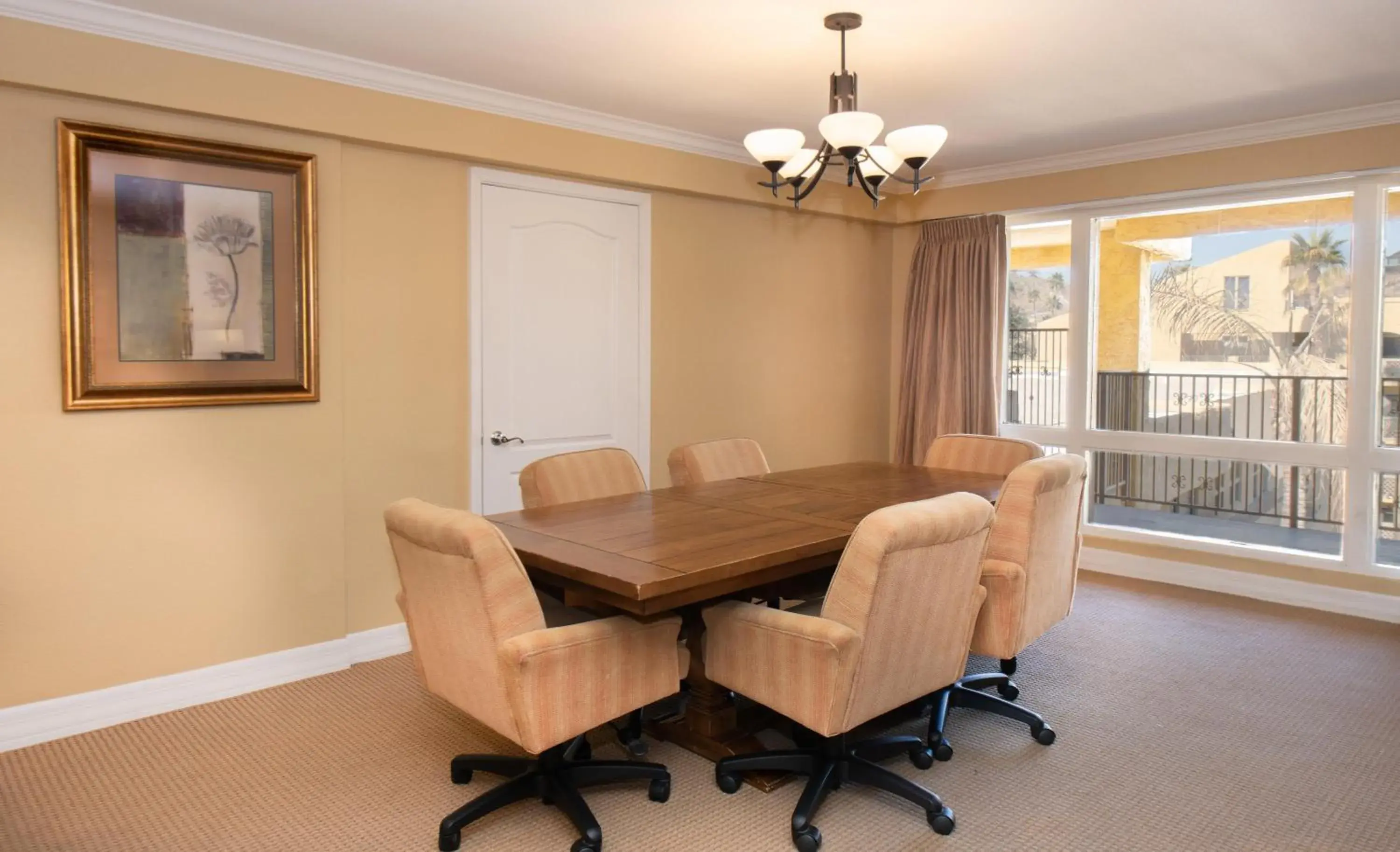 Living room in Hilton Phoenix Resort at the Peak Living room in Hilton Phoenix Resort at the Peak